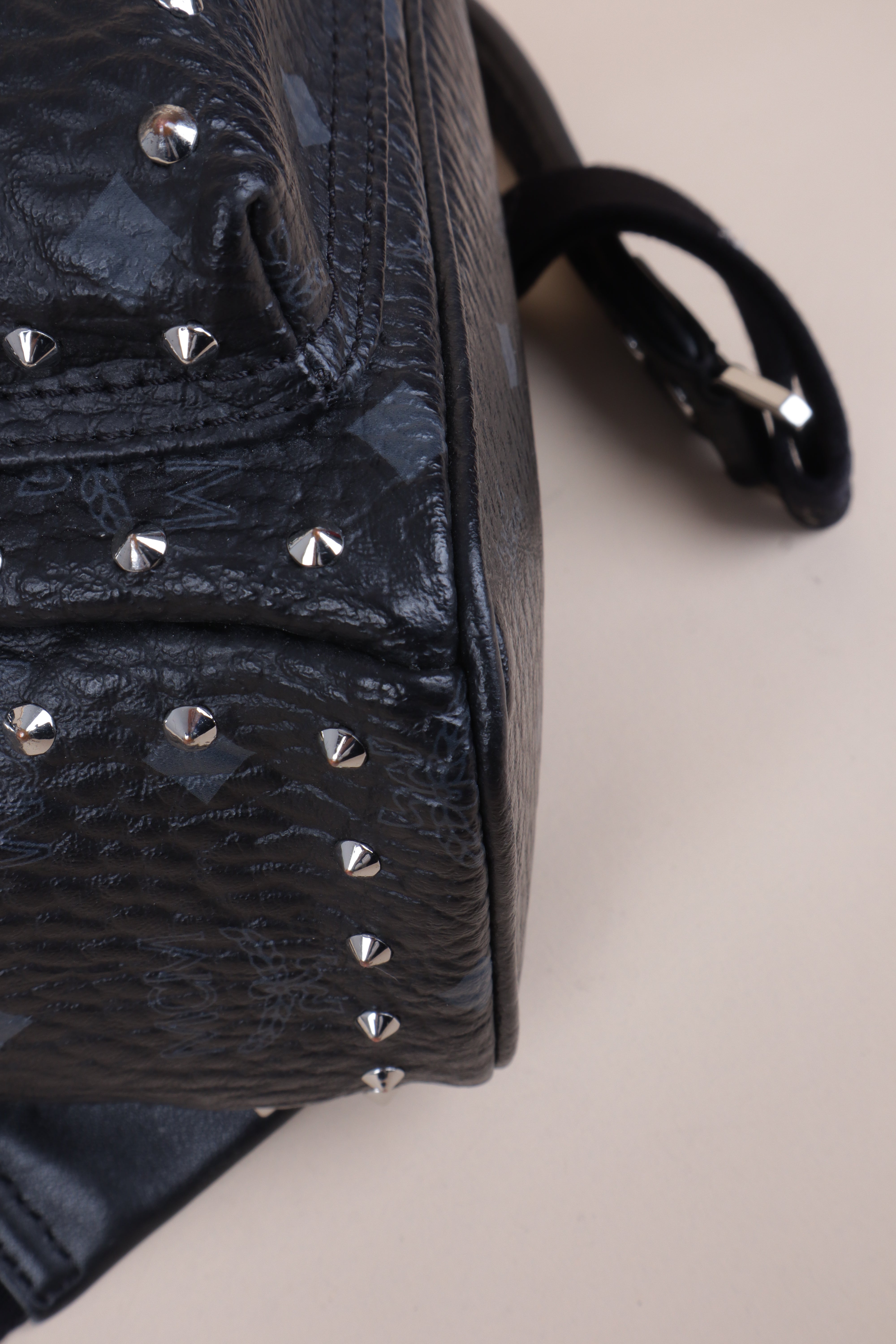 MCM mini vies to stark black