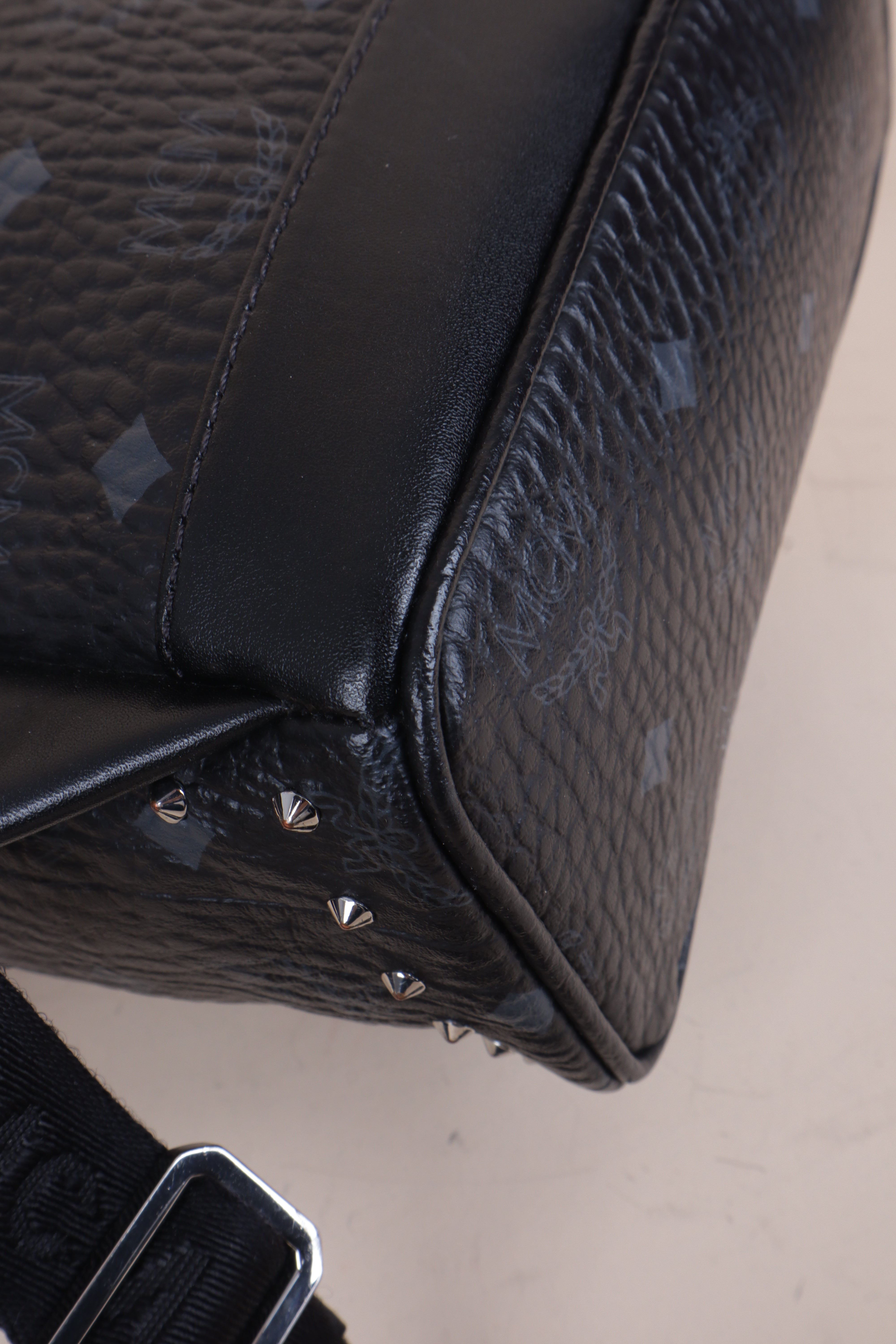 MCM mini vies to stark black