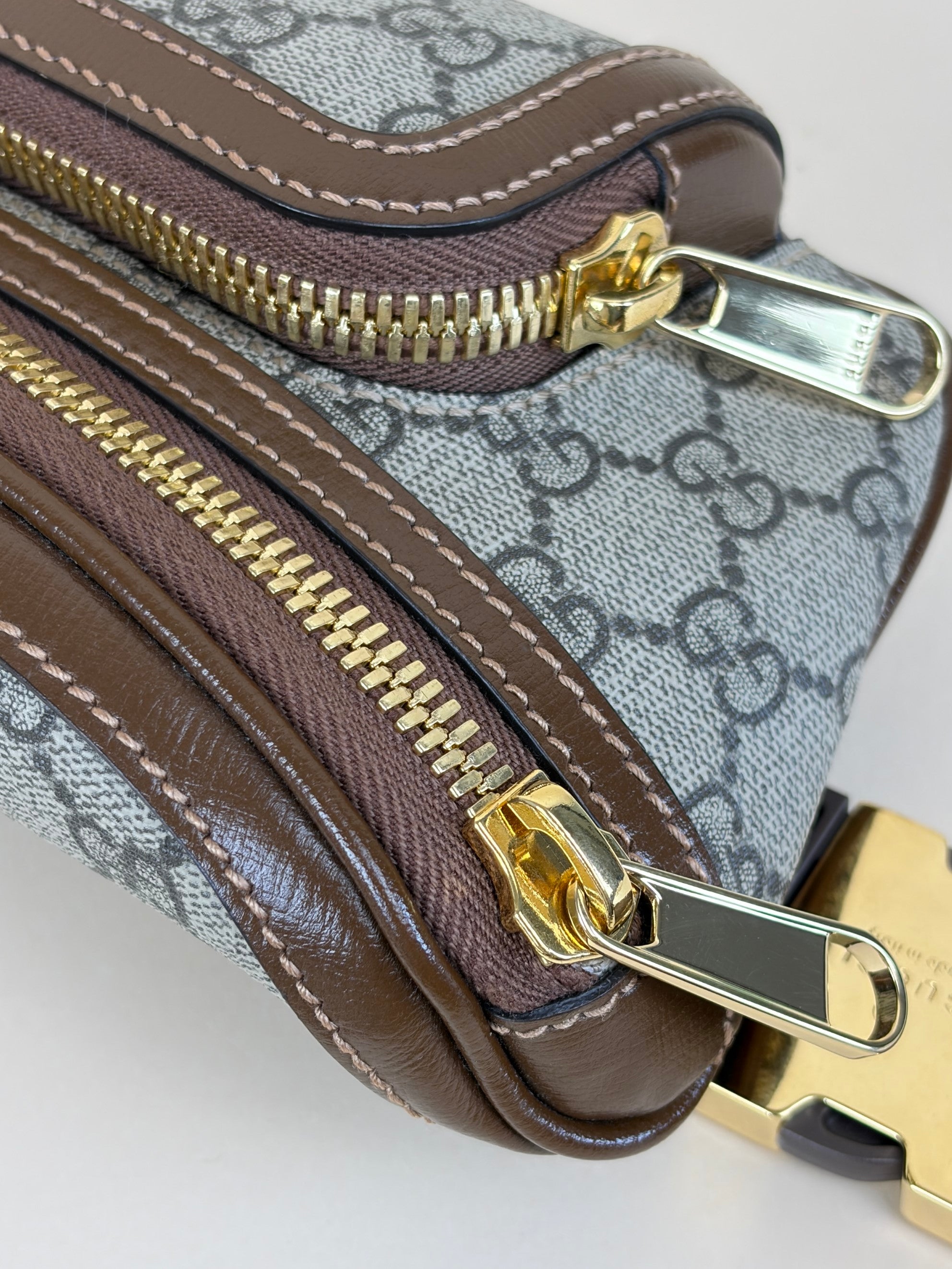 Gucci beige ebony gg supreme monogram brown calfskin interlocking g belt bag