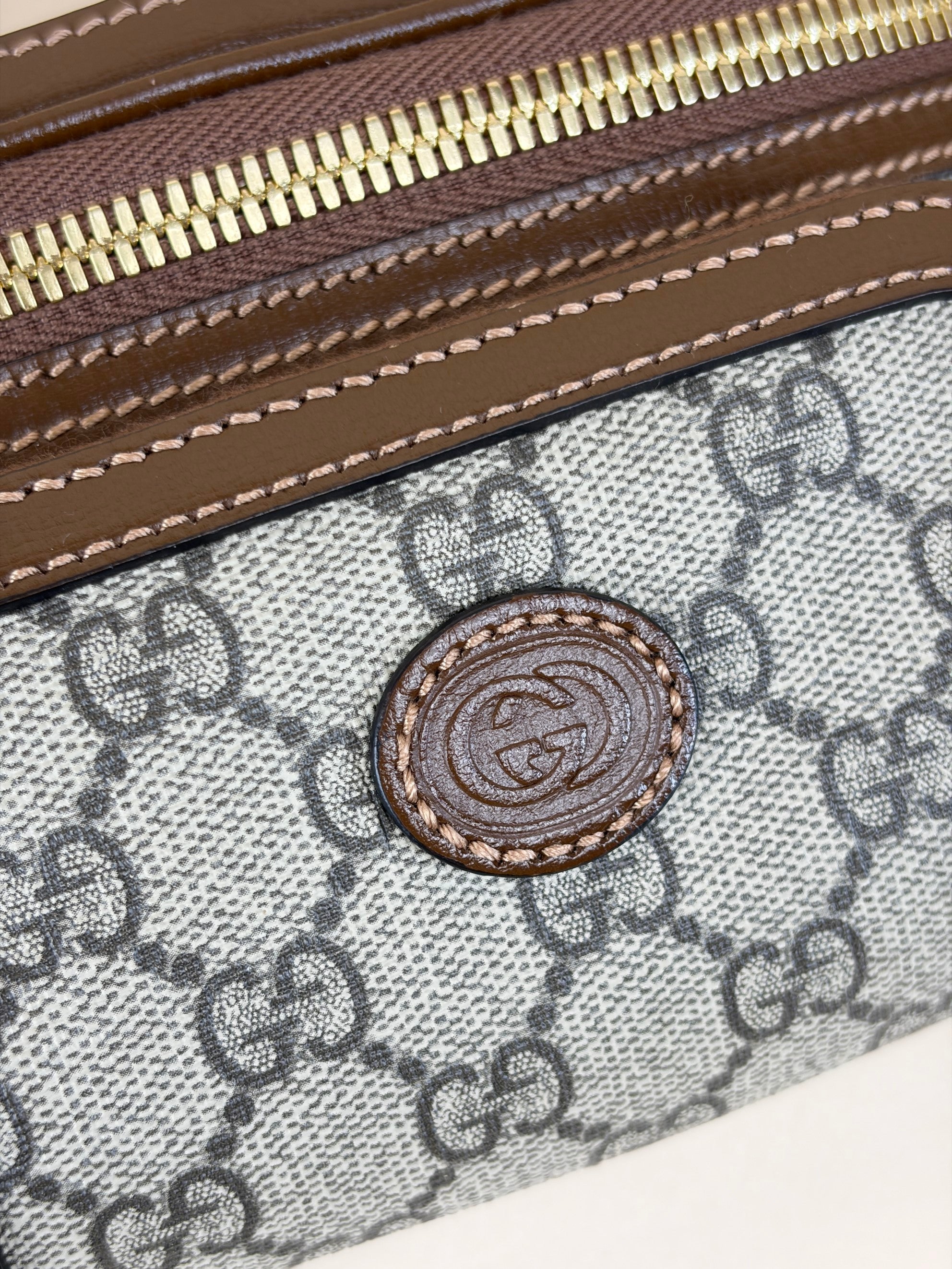 Gucci beige ebony gg supreme monogram brown calfskin interlocking g belt bag