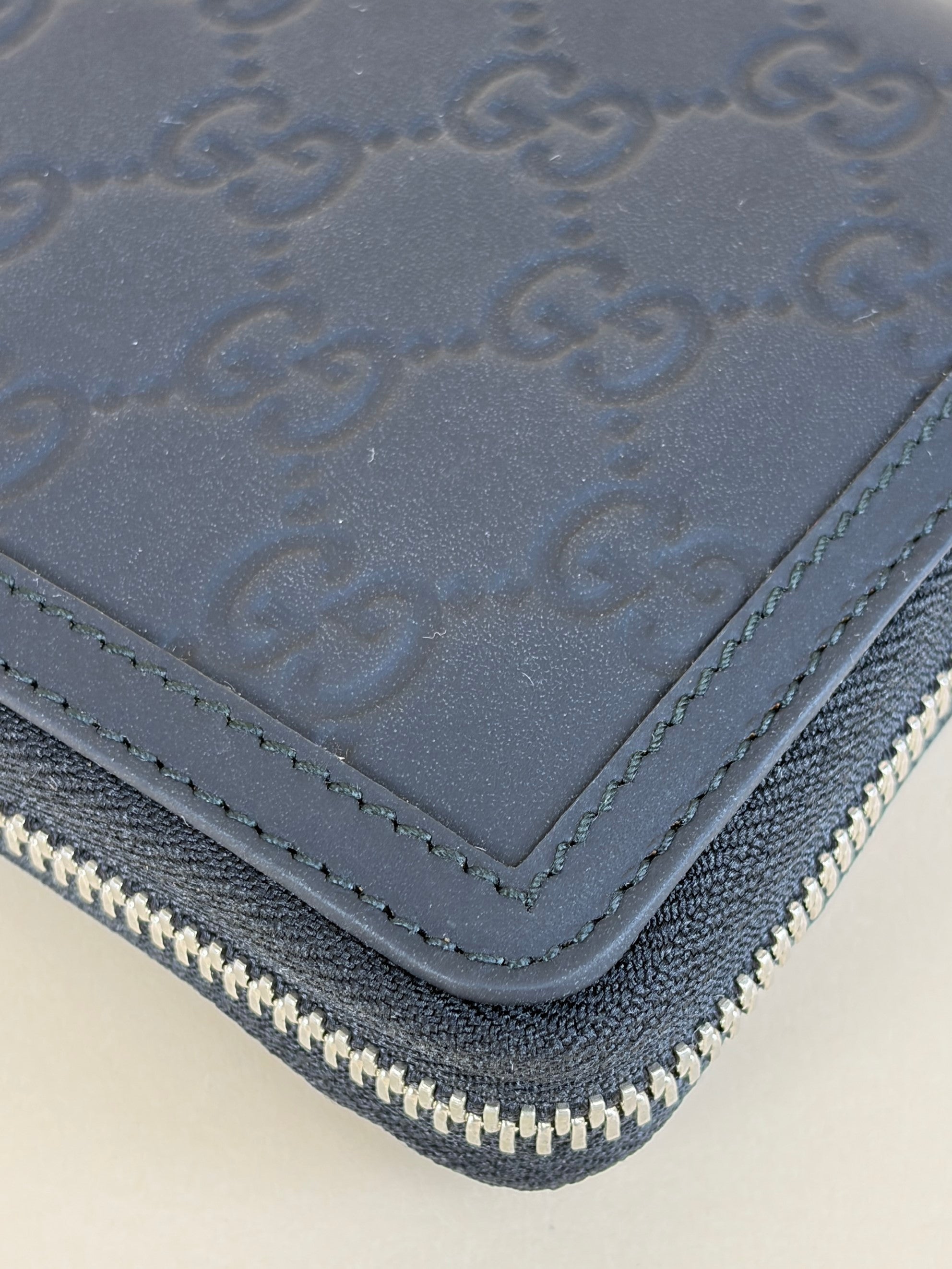 Gucci Black Rubber-Effect Guccissima Zip Around Web Accent Long Wallet