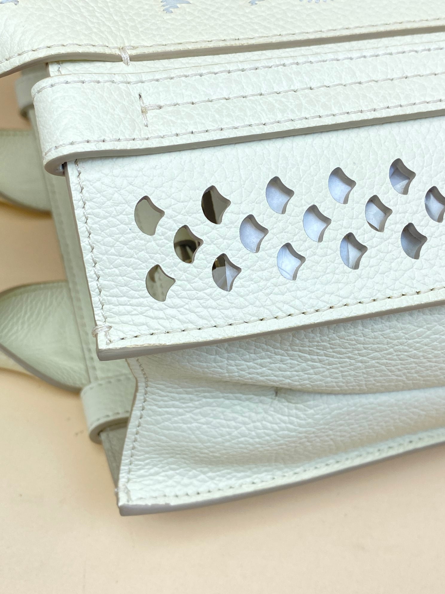 CHLOE woody cut off leather misty ivory small