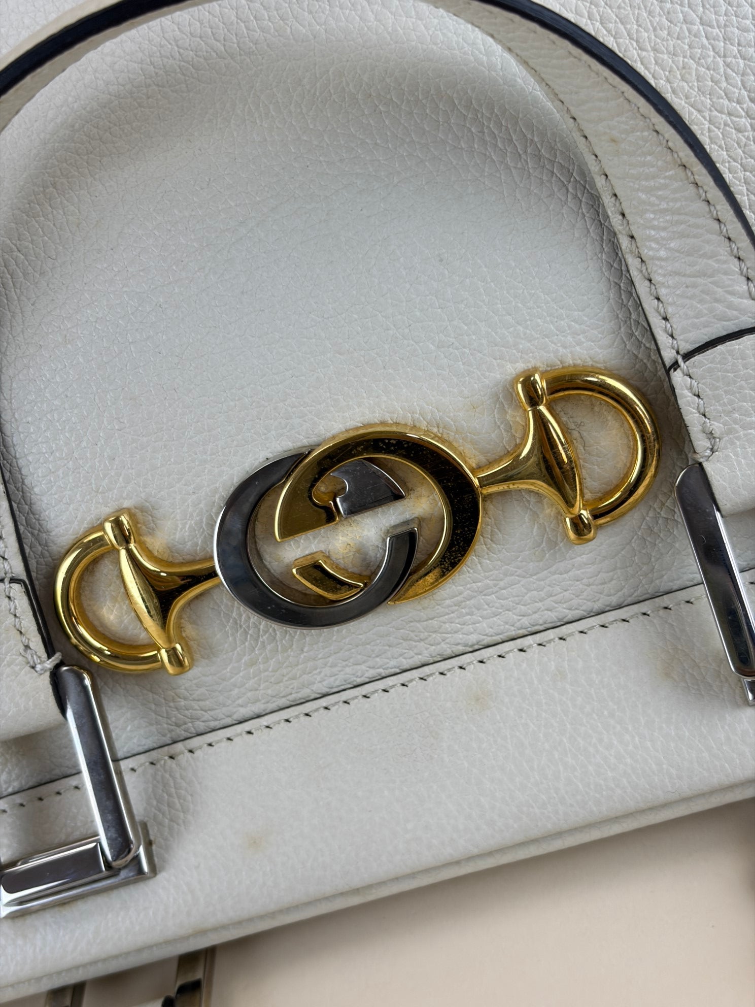 Gucci Off White Zumi Grainy Tote Bag with Strap