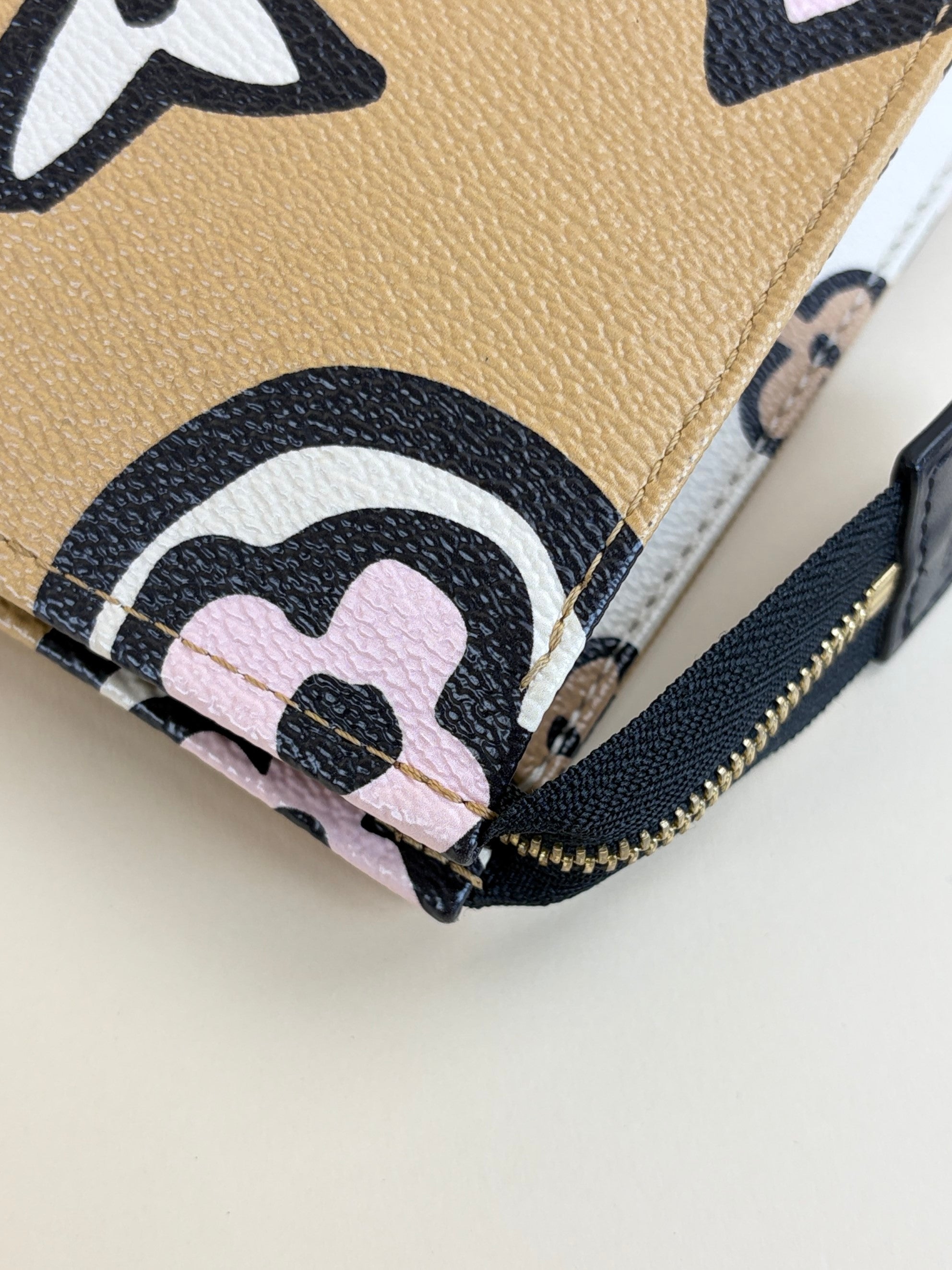 louis Vuitton Arizona monogram giant wildat heart toiletry pouch26