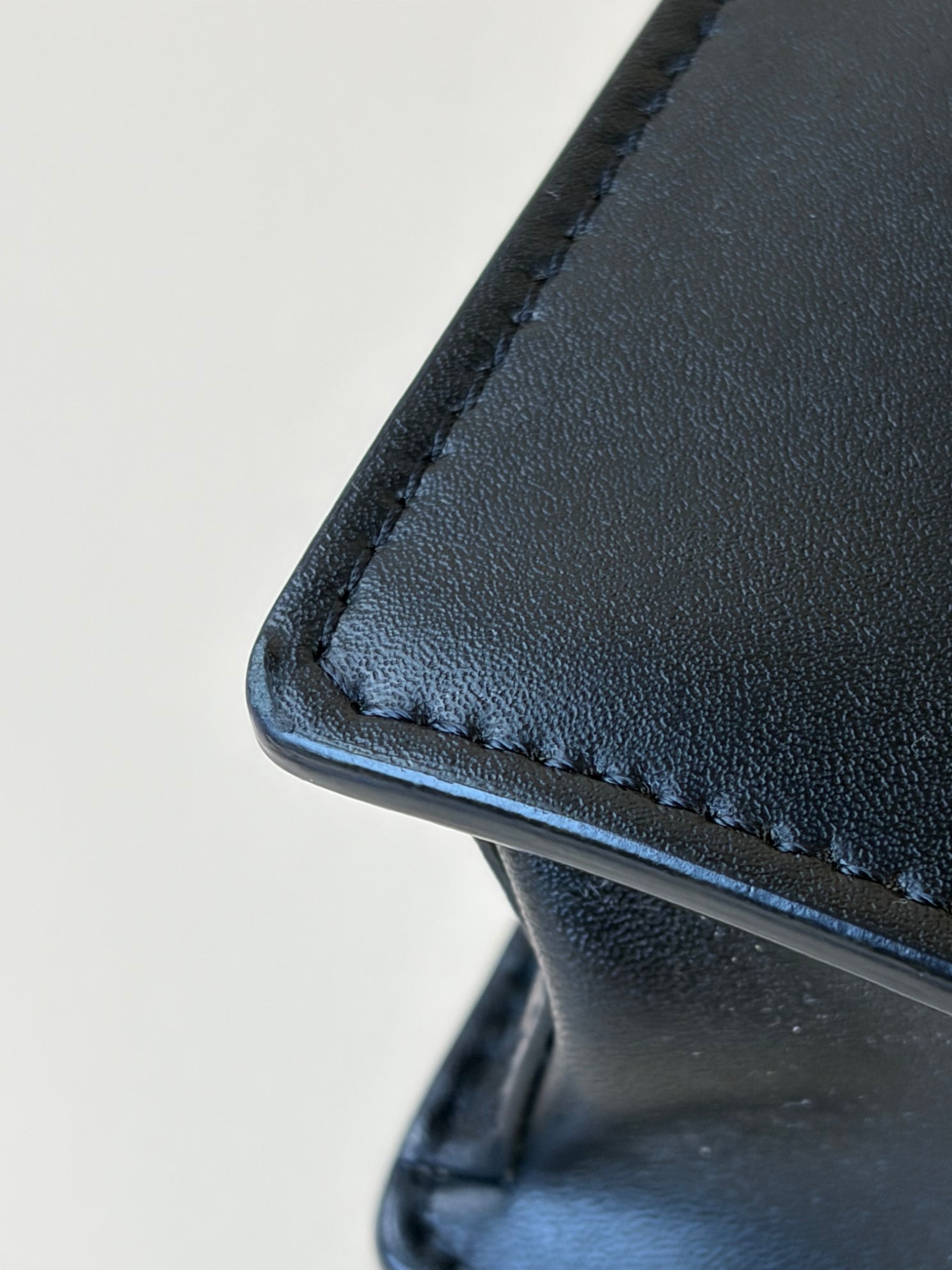 Fendi ff 1974 small Kan i black ff gold chain cross body