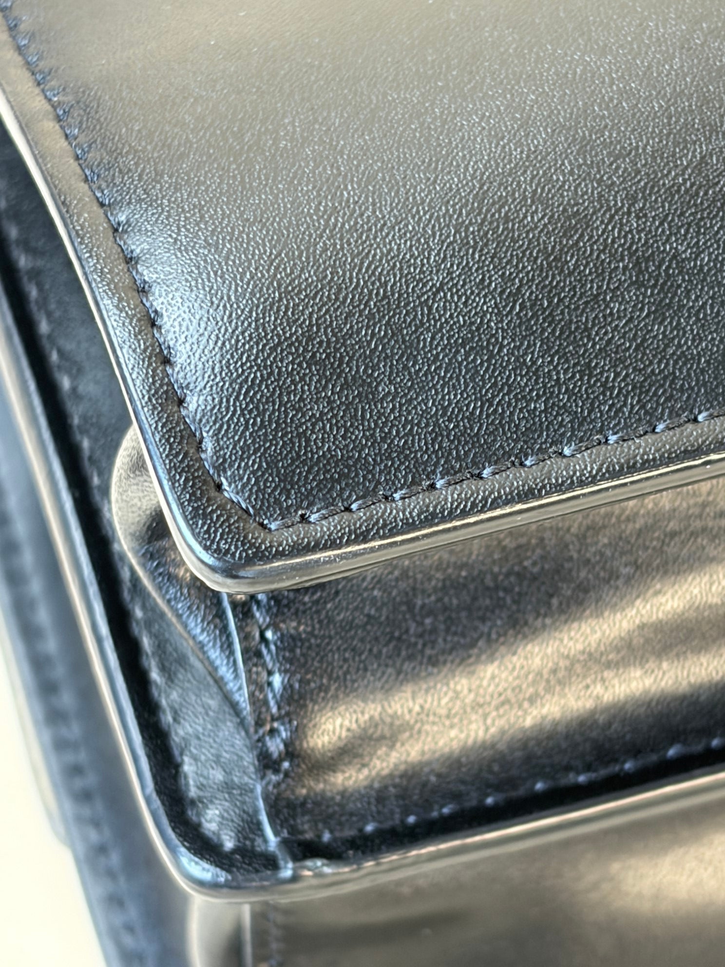 Fendi ff 1974 small Kan i black ff gold chain cross body