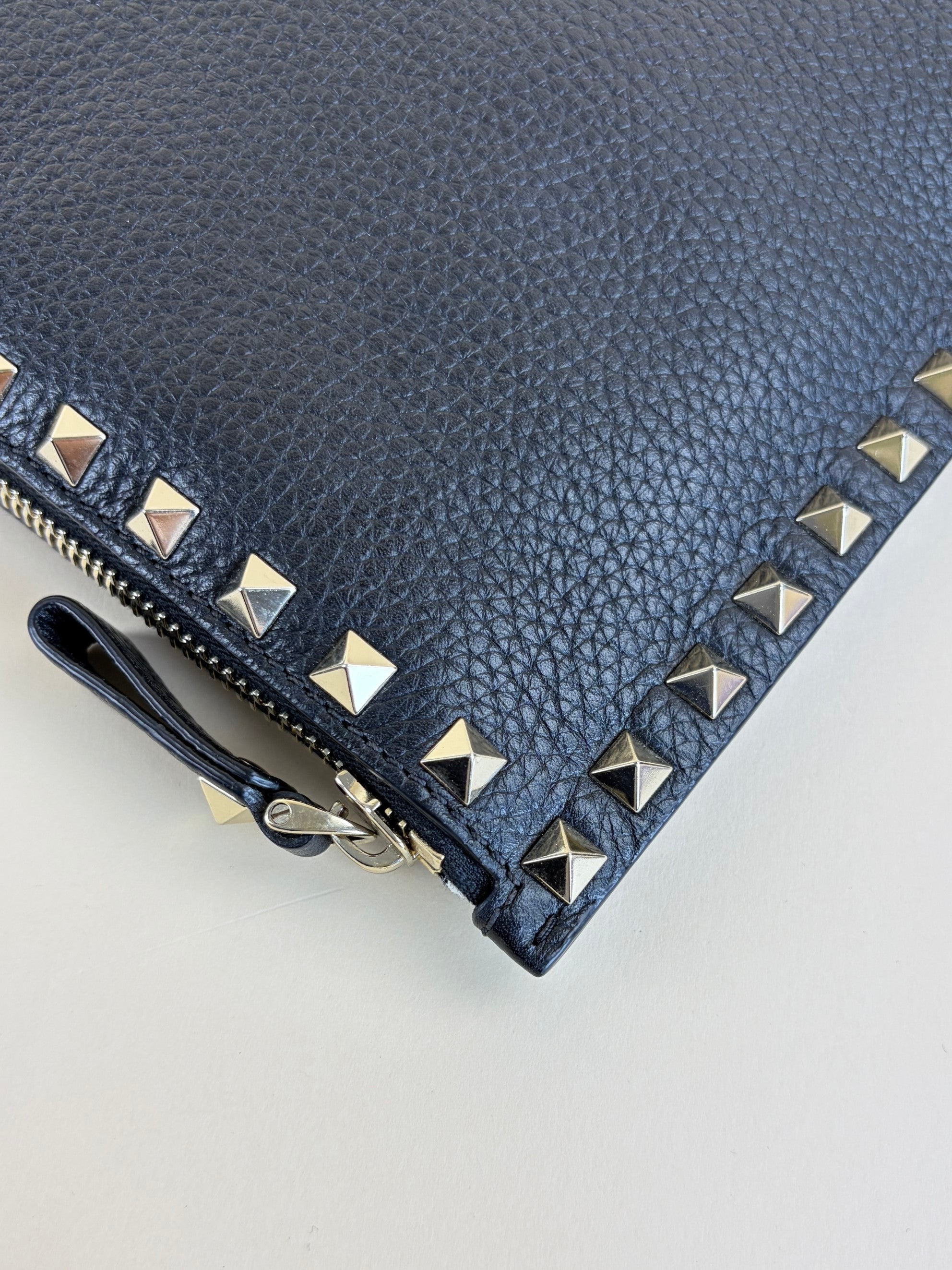 Valentino black pebbled calfskin Rock stud flat large Zipped pouch
