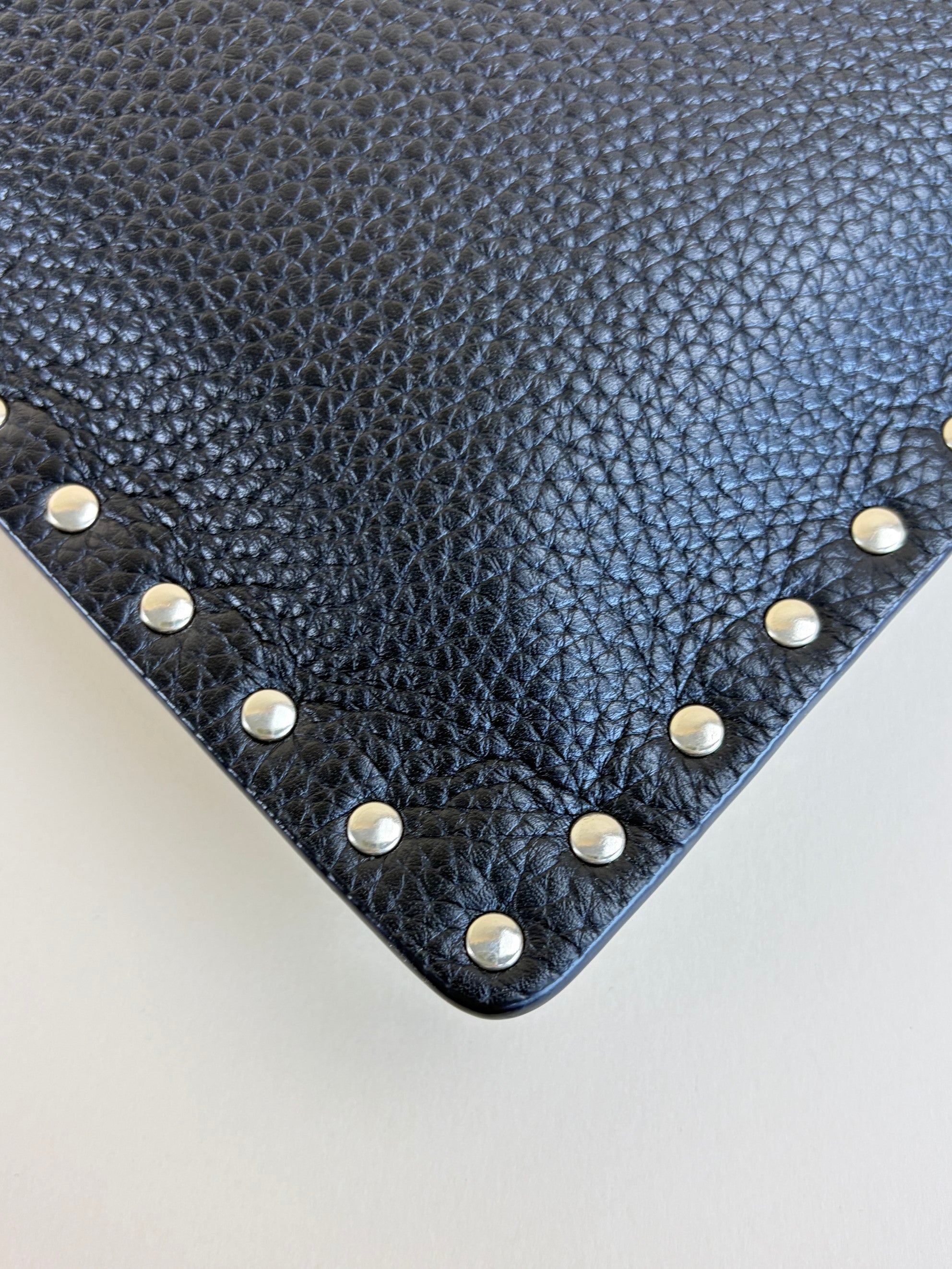 Valentino black pebbled calfskin Rock stud flat large Zipped pouch