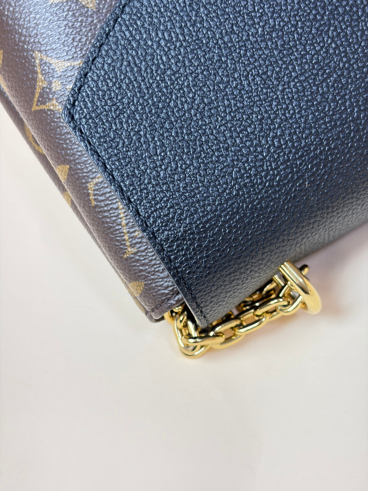 Louis Vuitton black monogram canvas saint pkacide crossbody