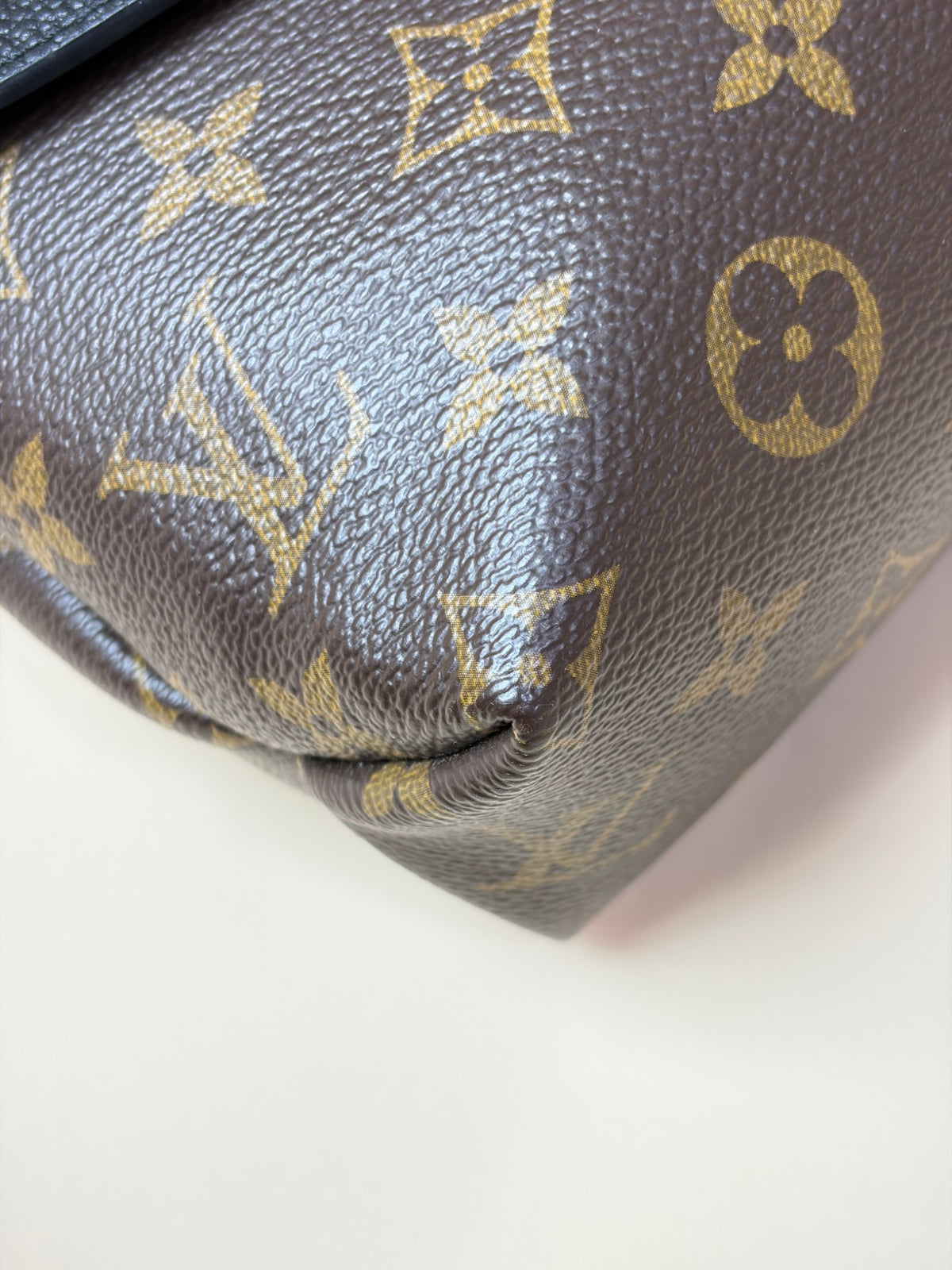 Louis Vuitton black monogram canvas saint pkacide crossbody