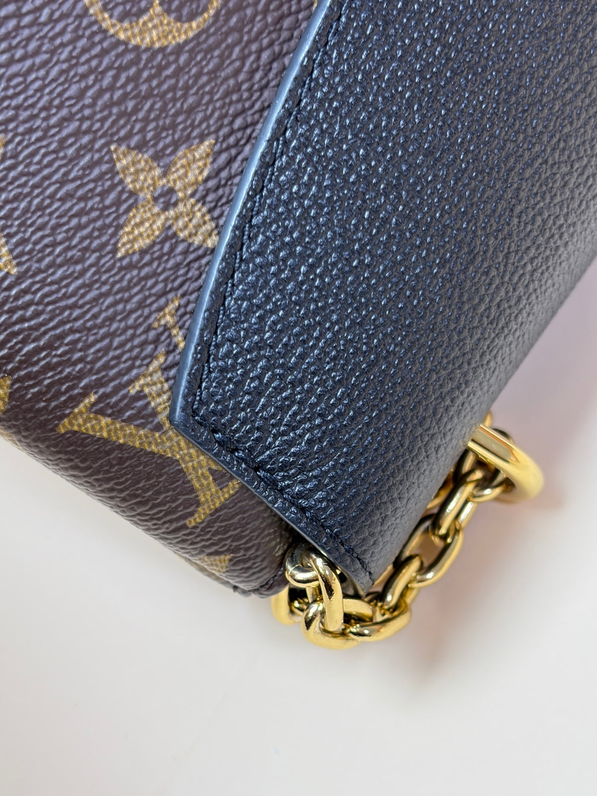 Louis Vuitton black monogram canvas saint pkacide crossbody