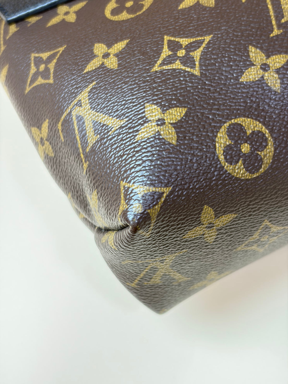 Louis Vuitton black monogram canvas saint pkacide crossbody
