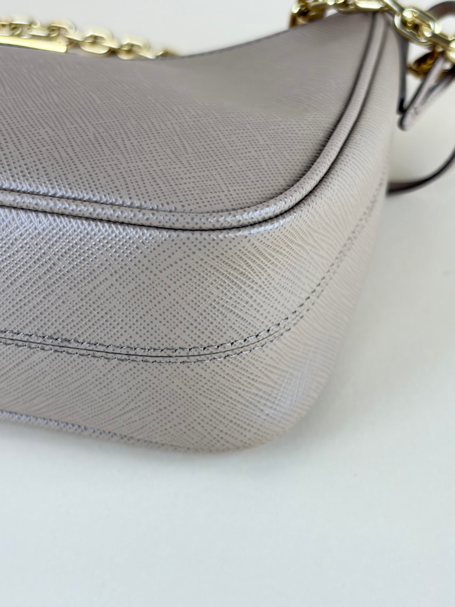 Prada beige Re Edition 2005 Bag wit