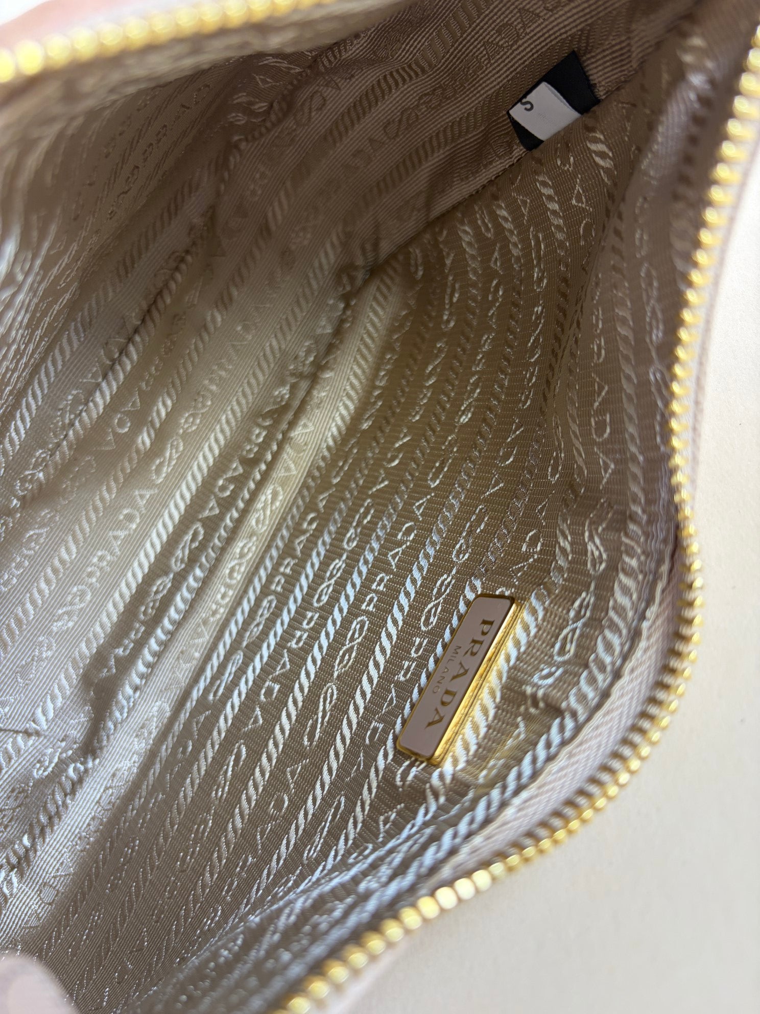 Prada beige Re Edition 2005 Bag wit