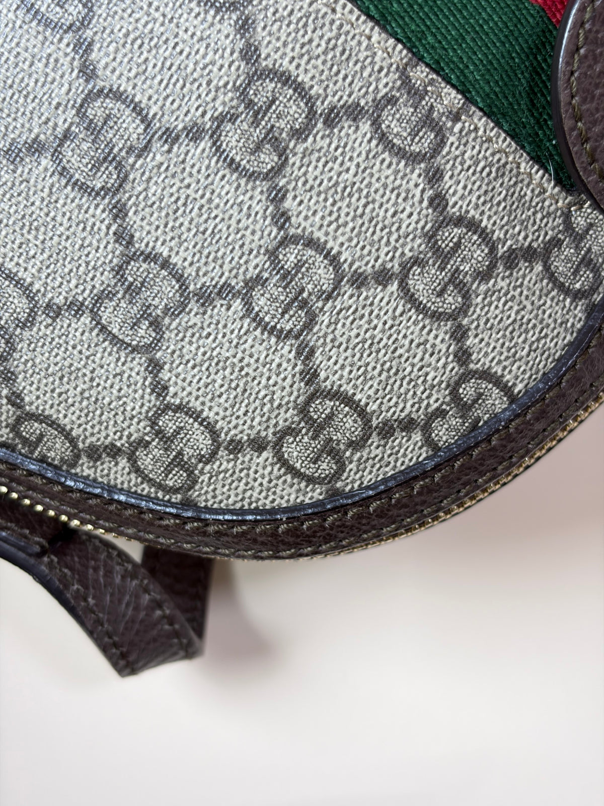 Gucci GG supreme Ophidia small rounded