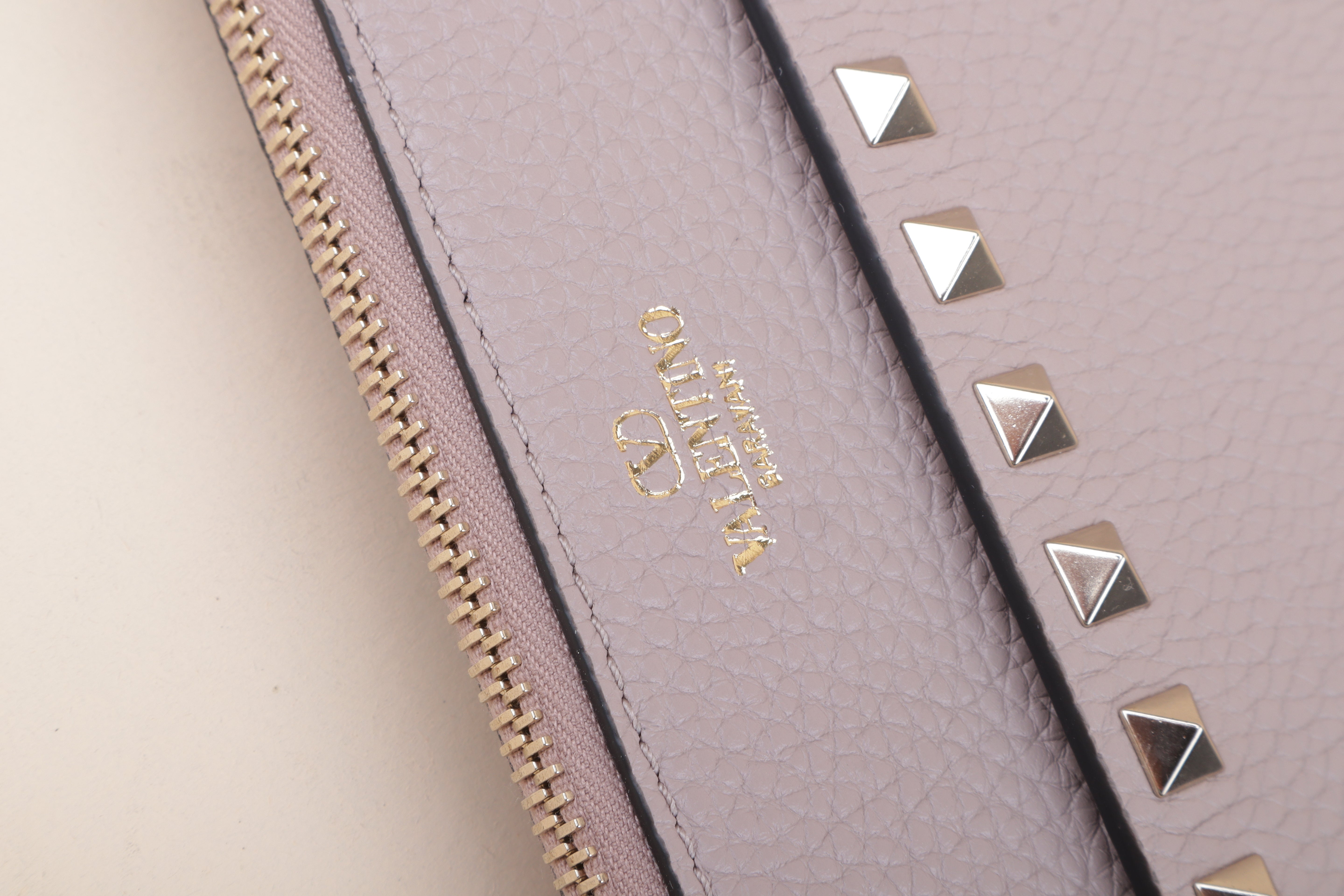 Valentino New Nude Flat Pouch Uni Rockstuds Zipped Clutch with Holder