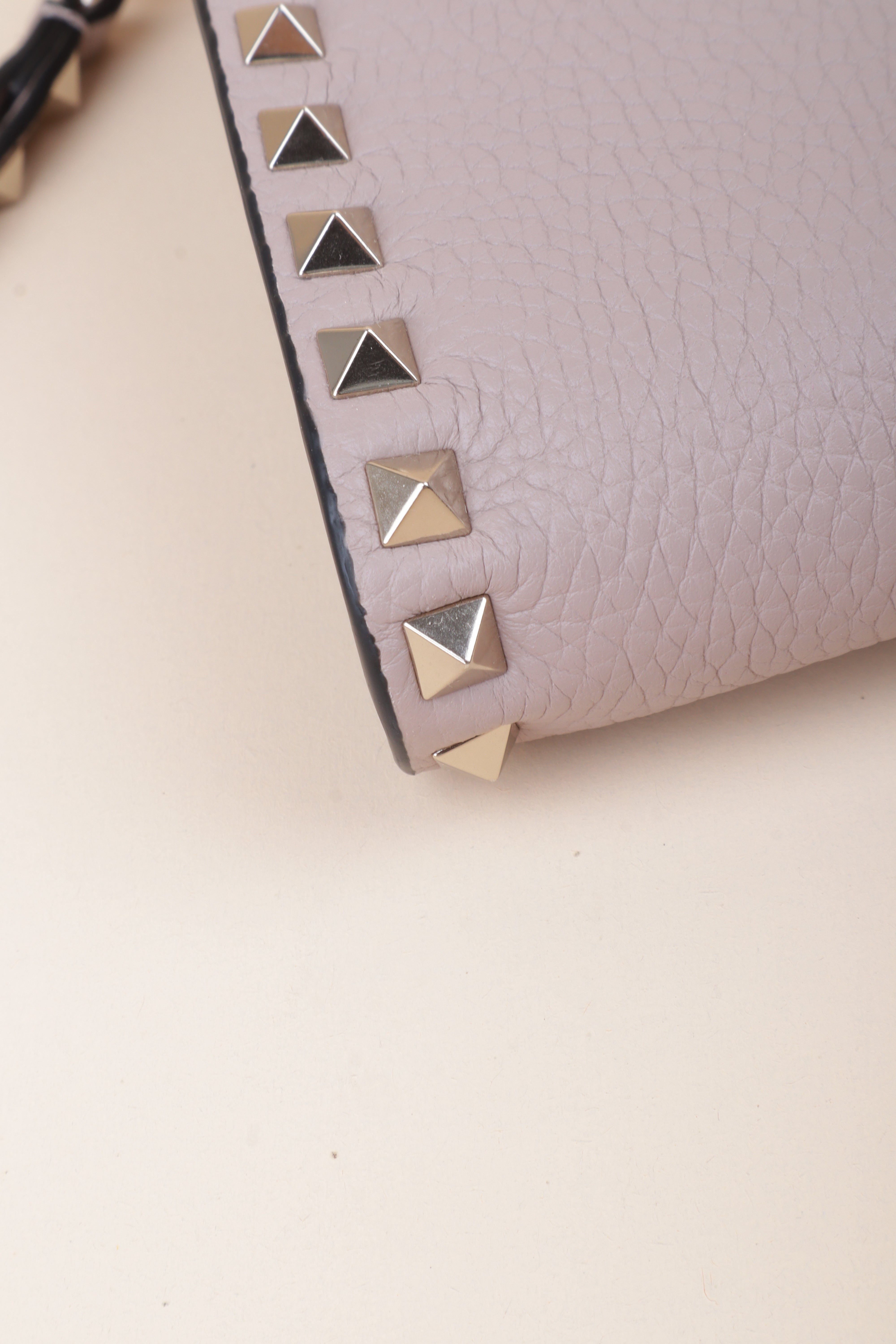 Valentino New Nude Flat Pouch Uni Rockstuds Zipped Clutch with Holder