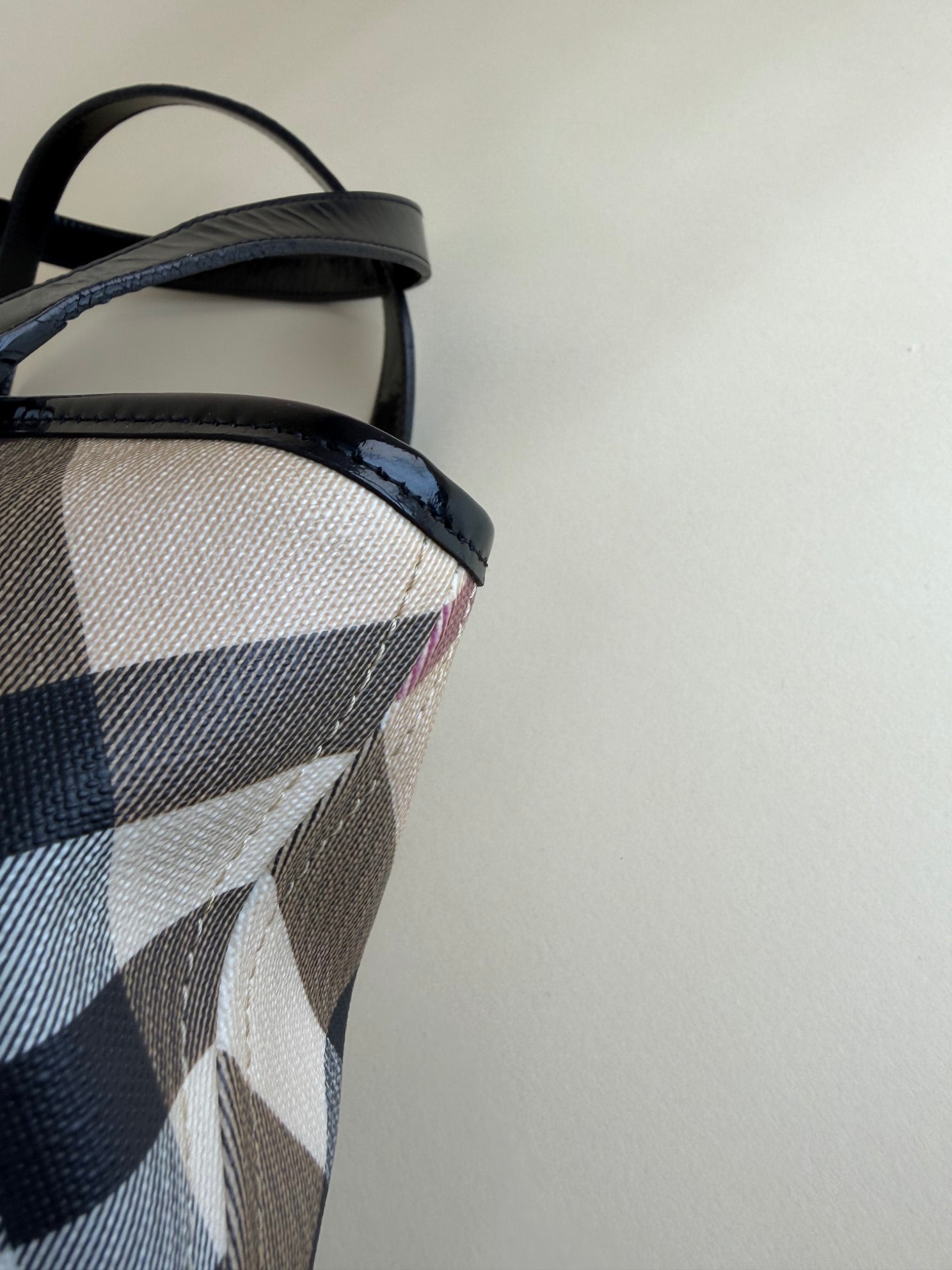 Burberry super Nova Check and black patent leather