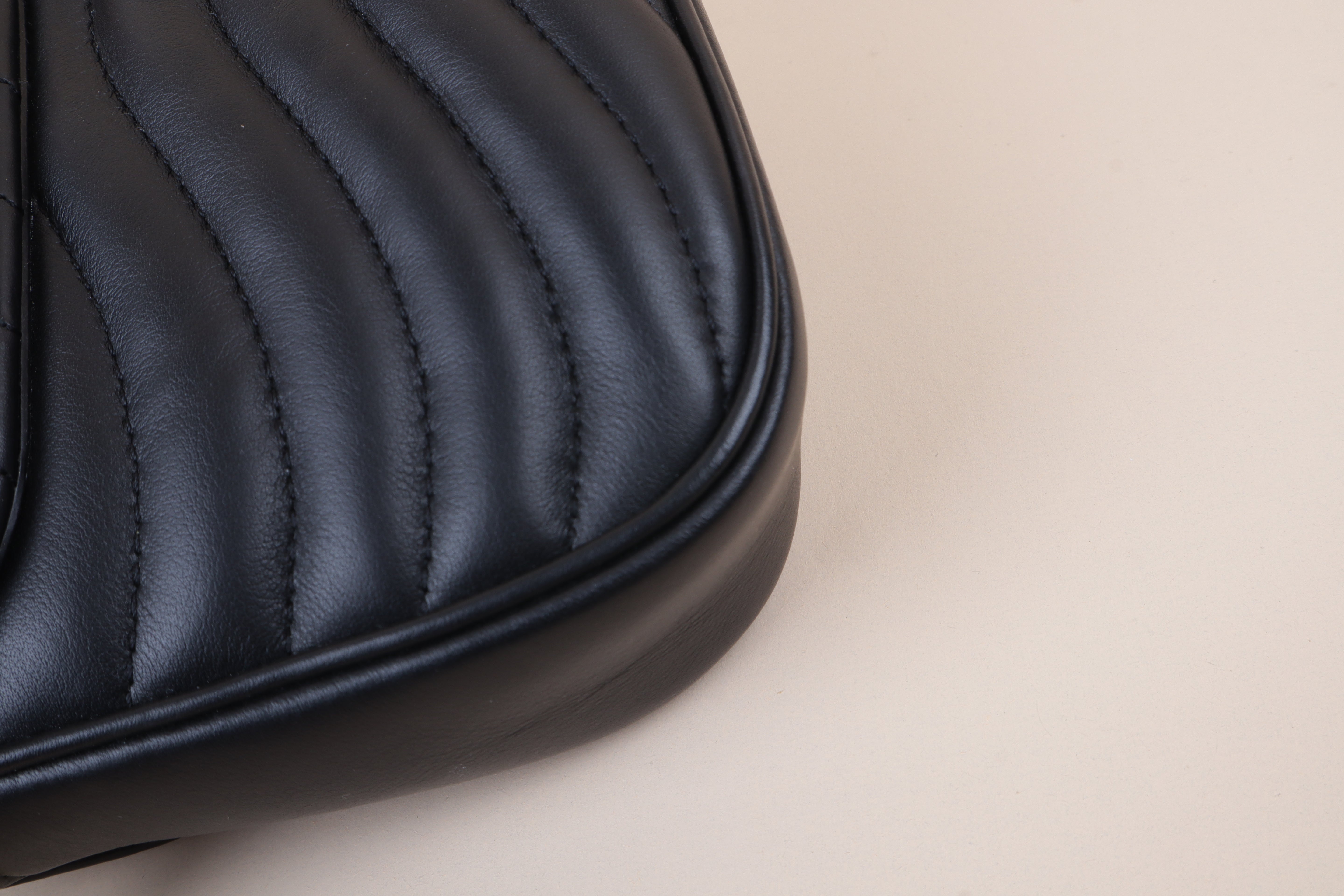 LOUIS VUITTON new wave multi pochette black