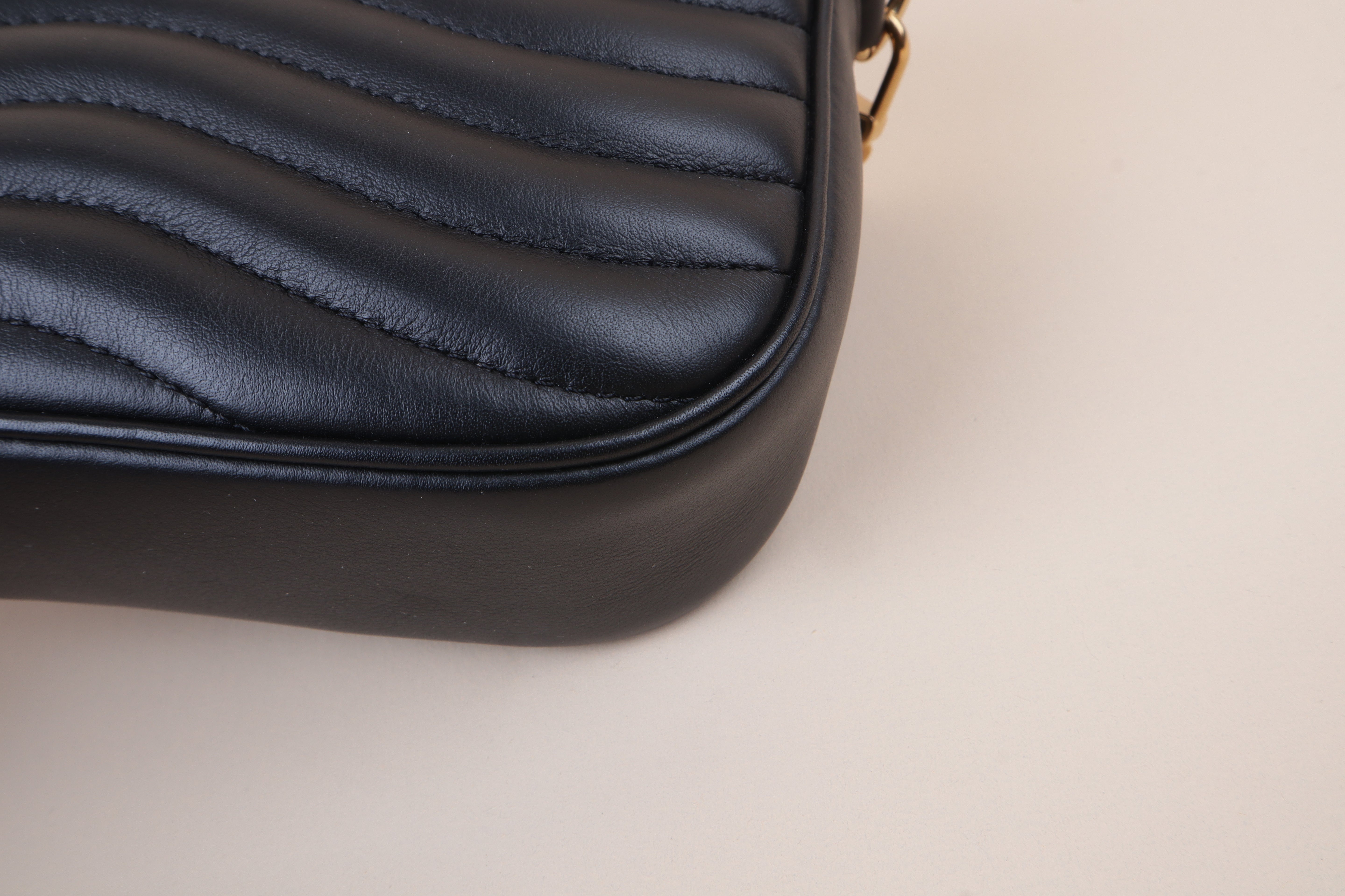 LOUIS VUITTON new wave multi pochette black