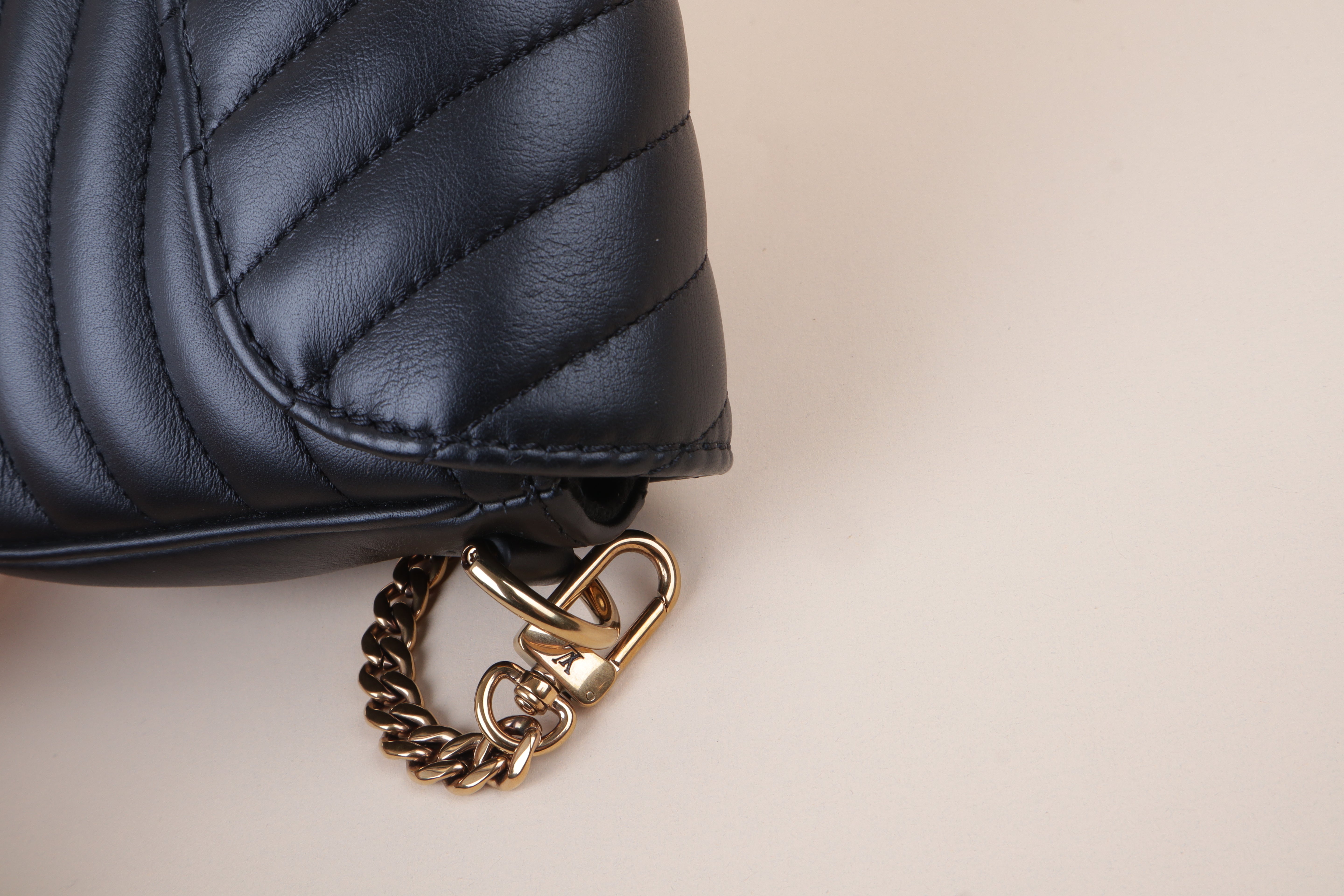 LOUIS VUITTON new wave multi pochette black