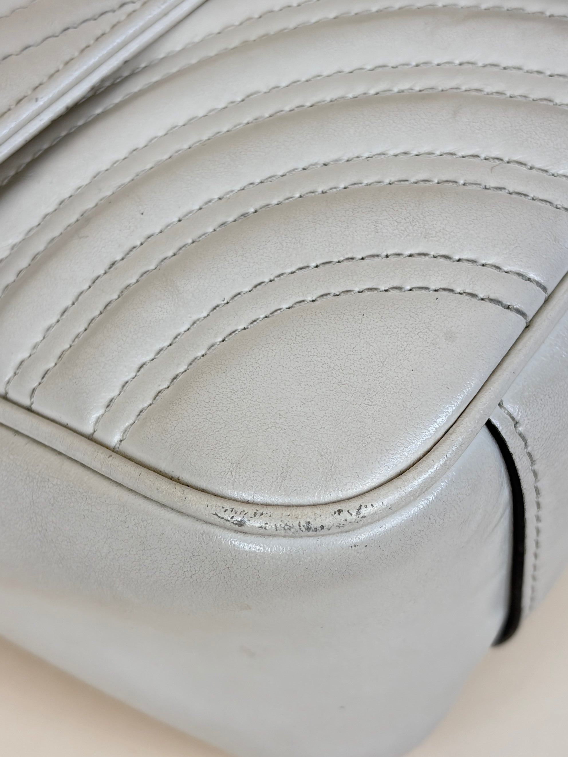 Gucci of white GG Marmont small Shoulder Bag