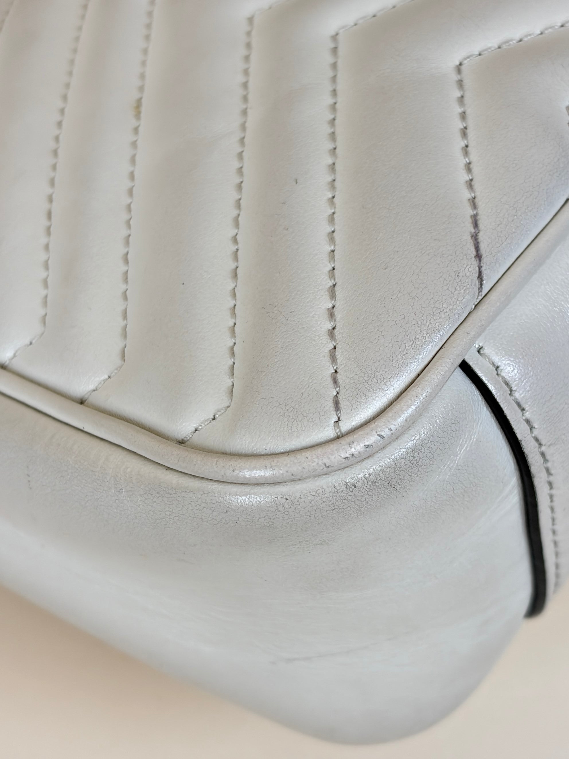 Gucci of white GG Marmont small Shoulder Bag