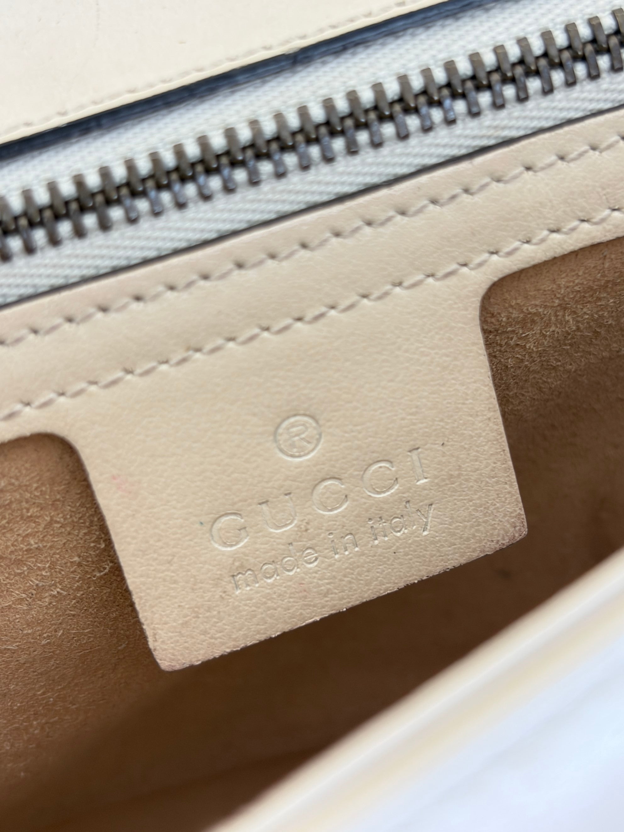 Gucci of white GG Marmont small Shoulder Bag