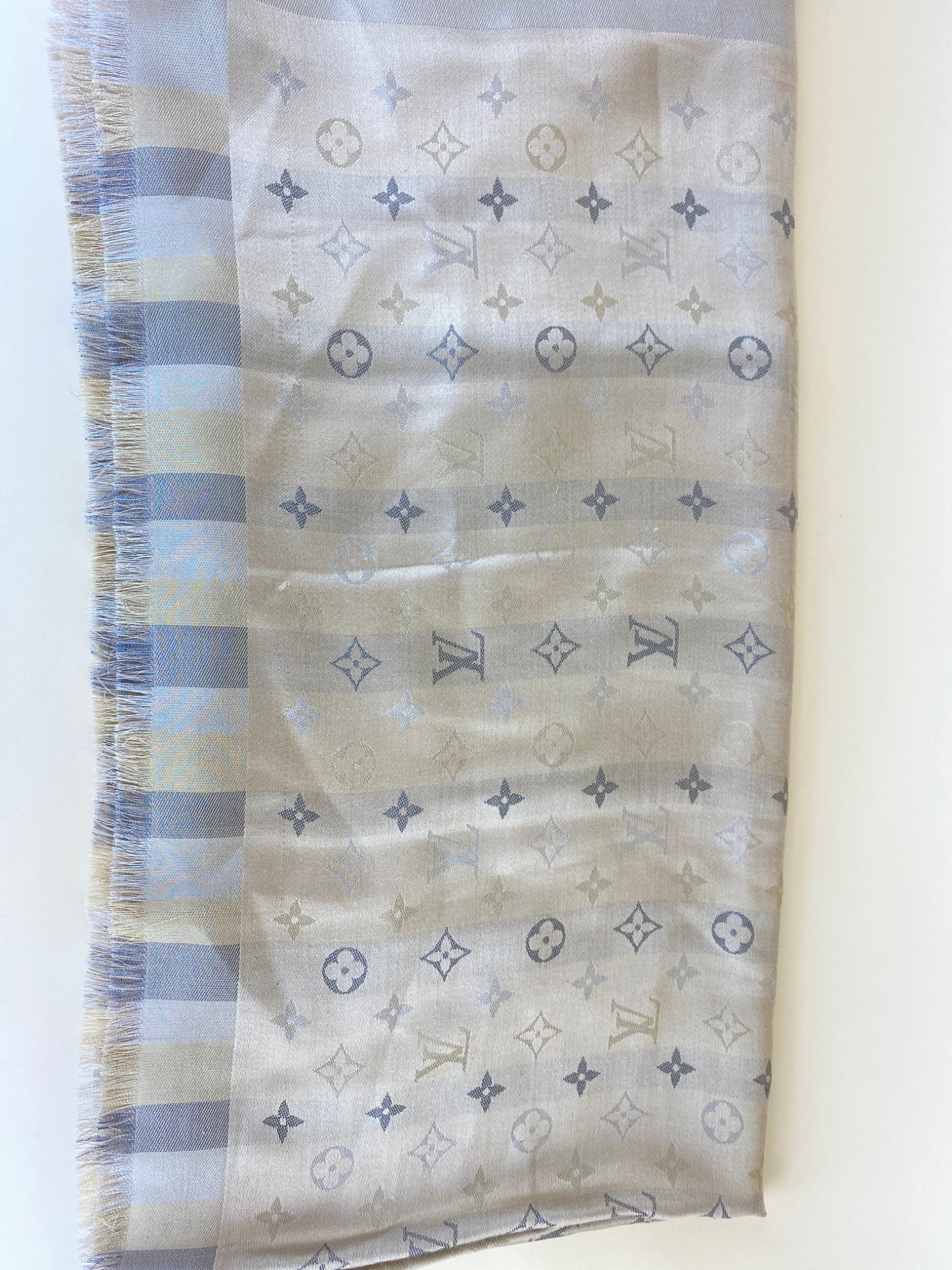 Louis Vuitton so shine beige Monogram shawl Scarf