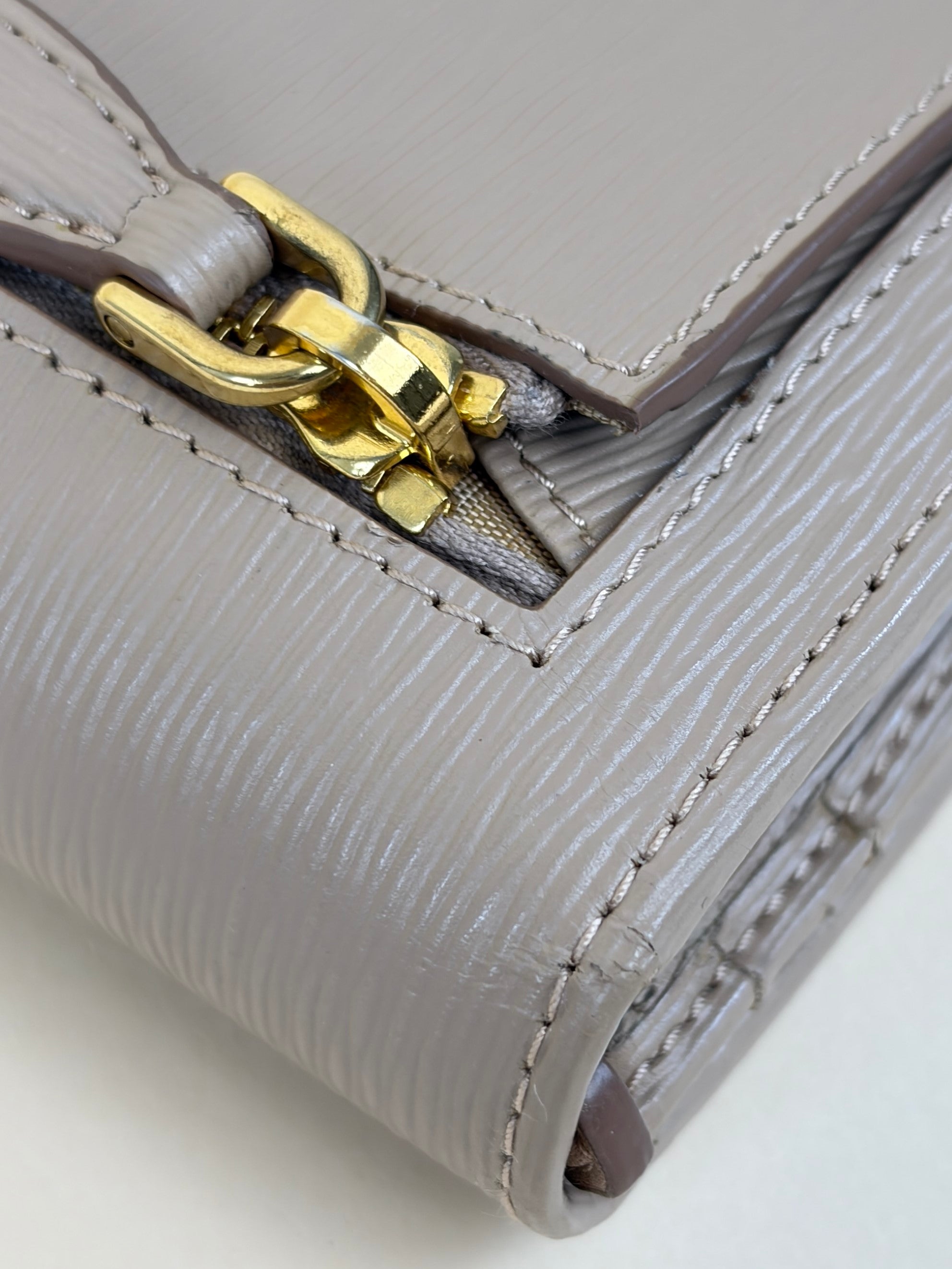 Prada Cammeo vitello move leather continental wallet