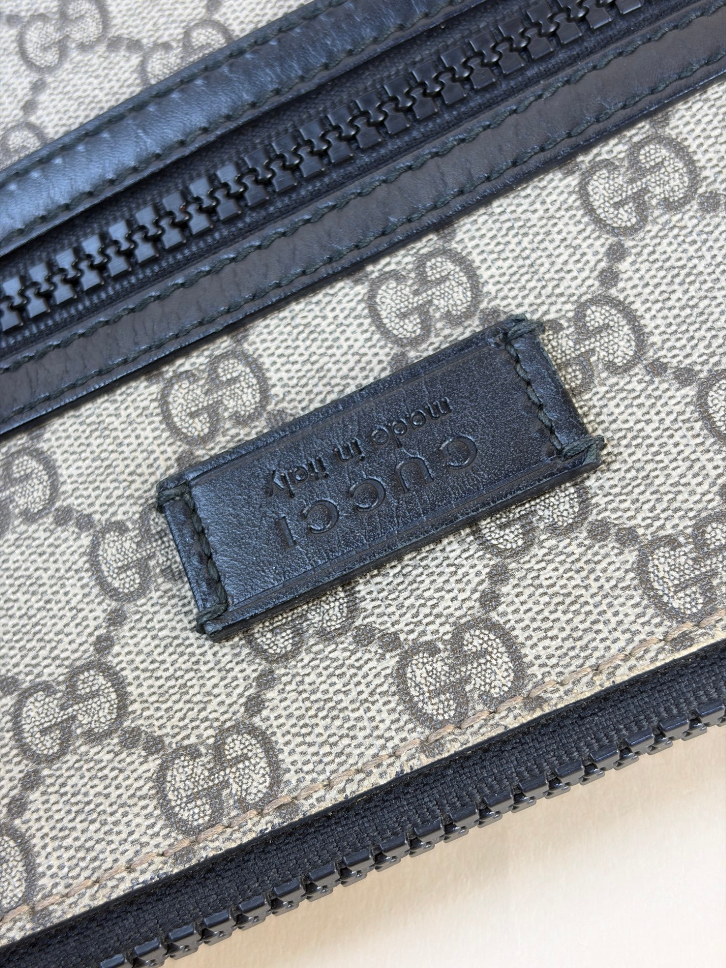 Gucci Bicolor GG Supreme Flat Messenger Shoulder Bag