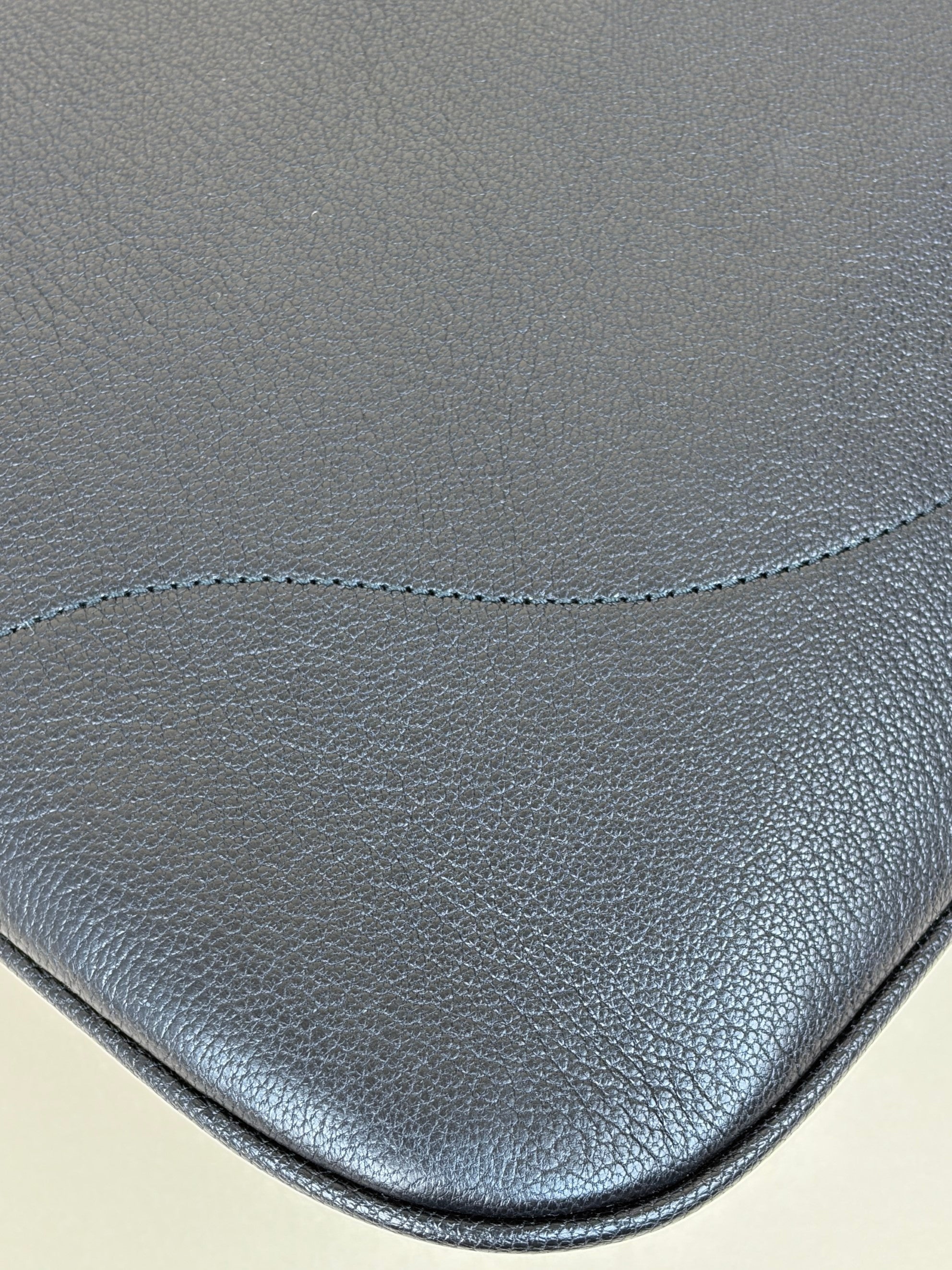 Gucci Black Aphrodite Large Shoulder Bag with Strap