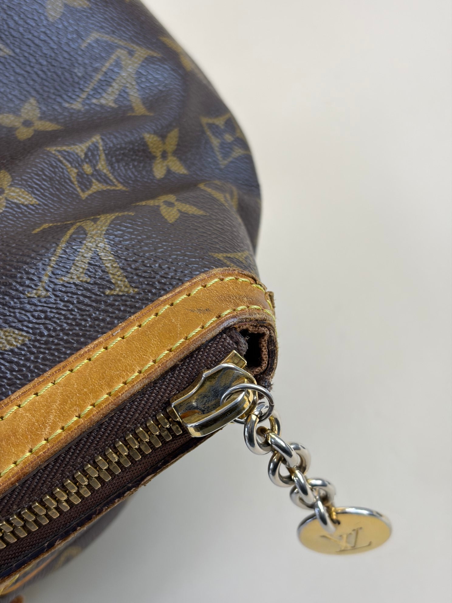 Louis Vuitton Monogram canvas Tivoli gm. Bag