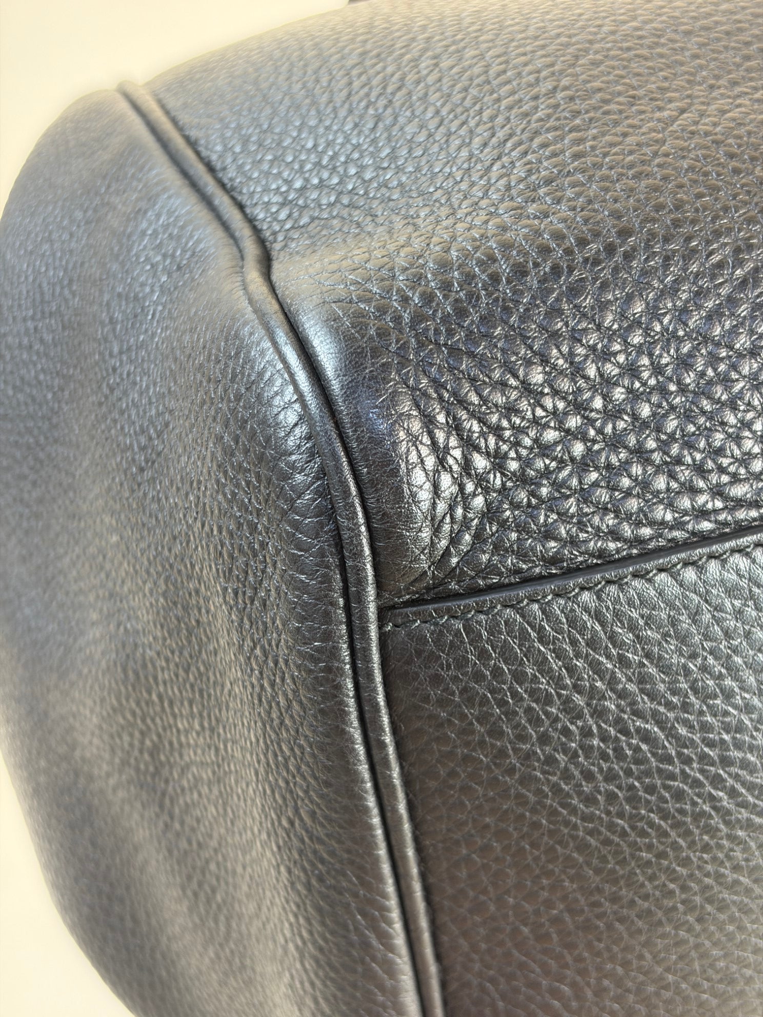 Gucci black pebbled Emily chain large shoulder