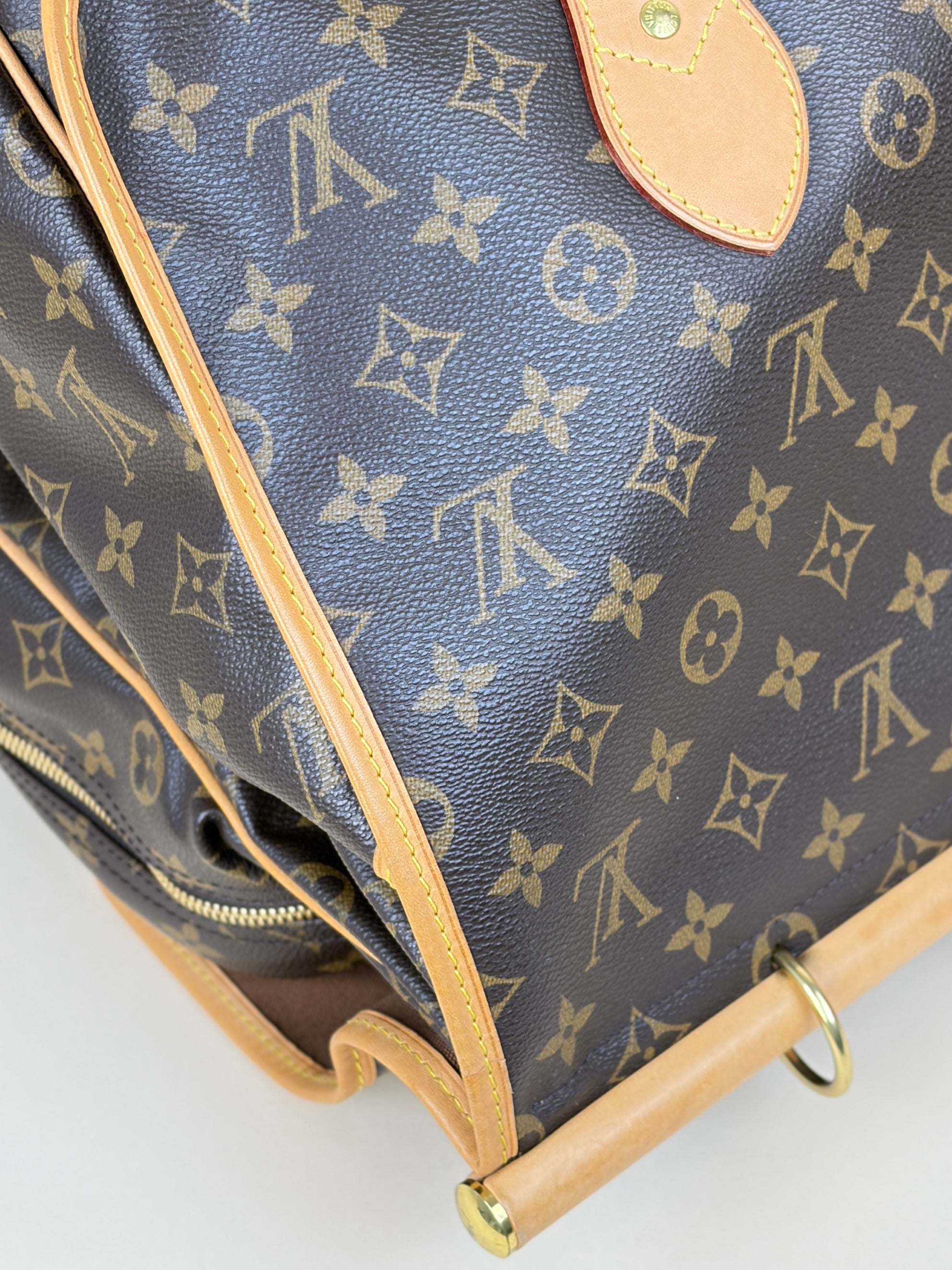 louis Vuitton euro monogram canvas sac chasse haunting travel bag