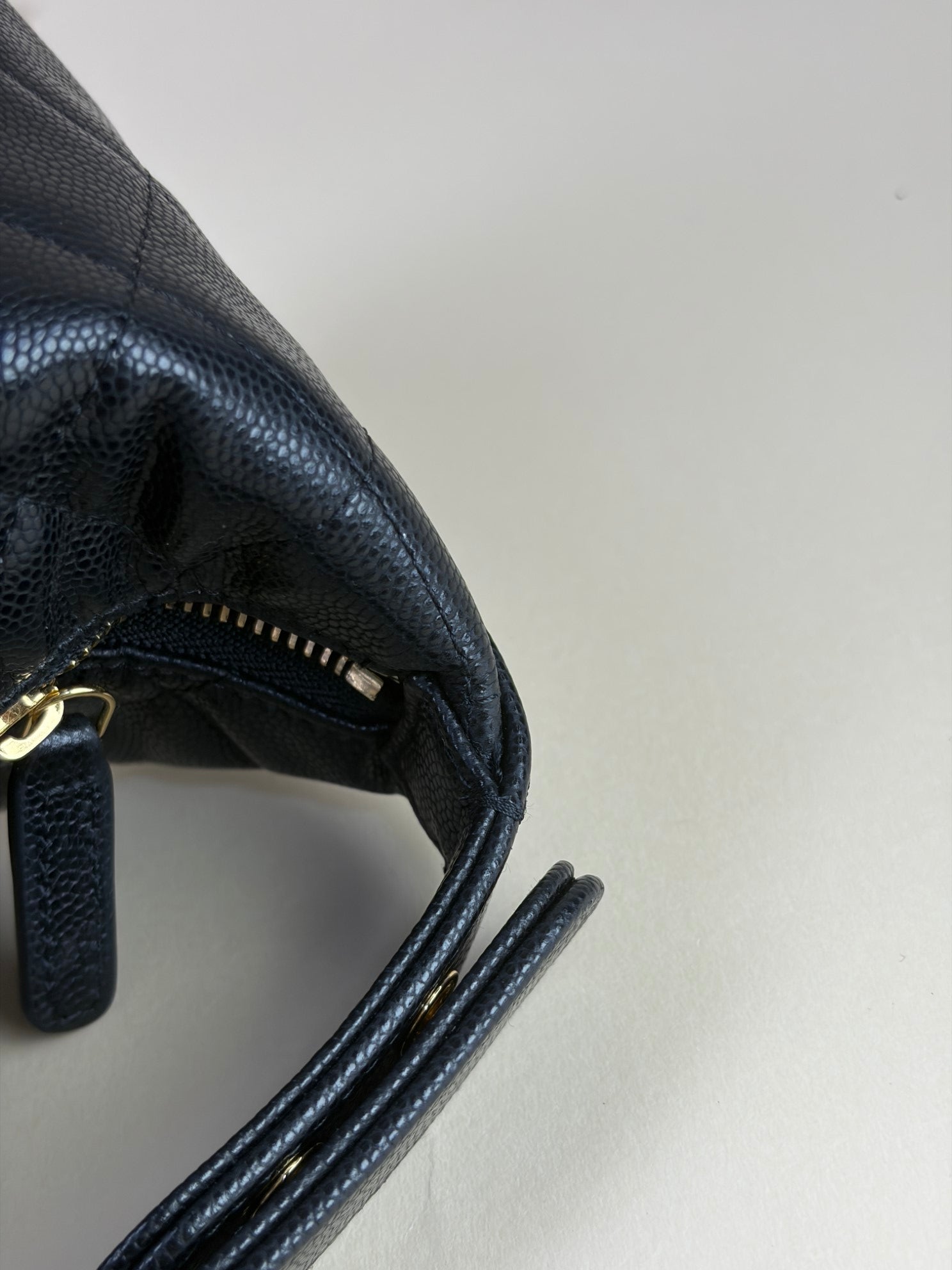 CHANEL caviar quilted hobo clutch with chain