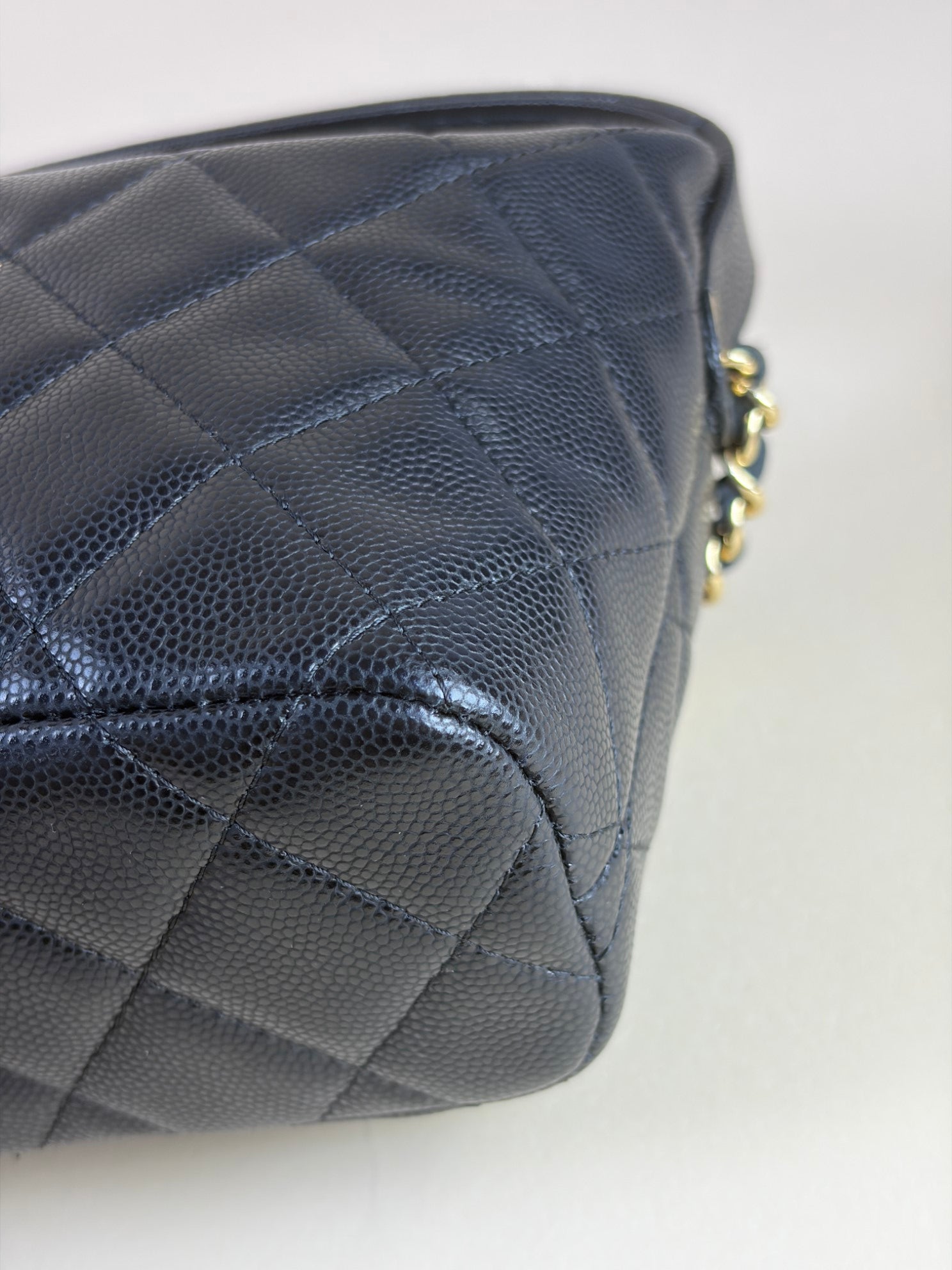 CHANEL caviar quilted hobo clutch with chain