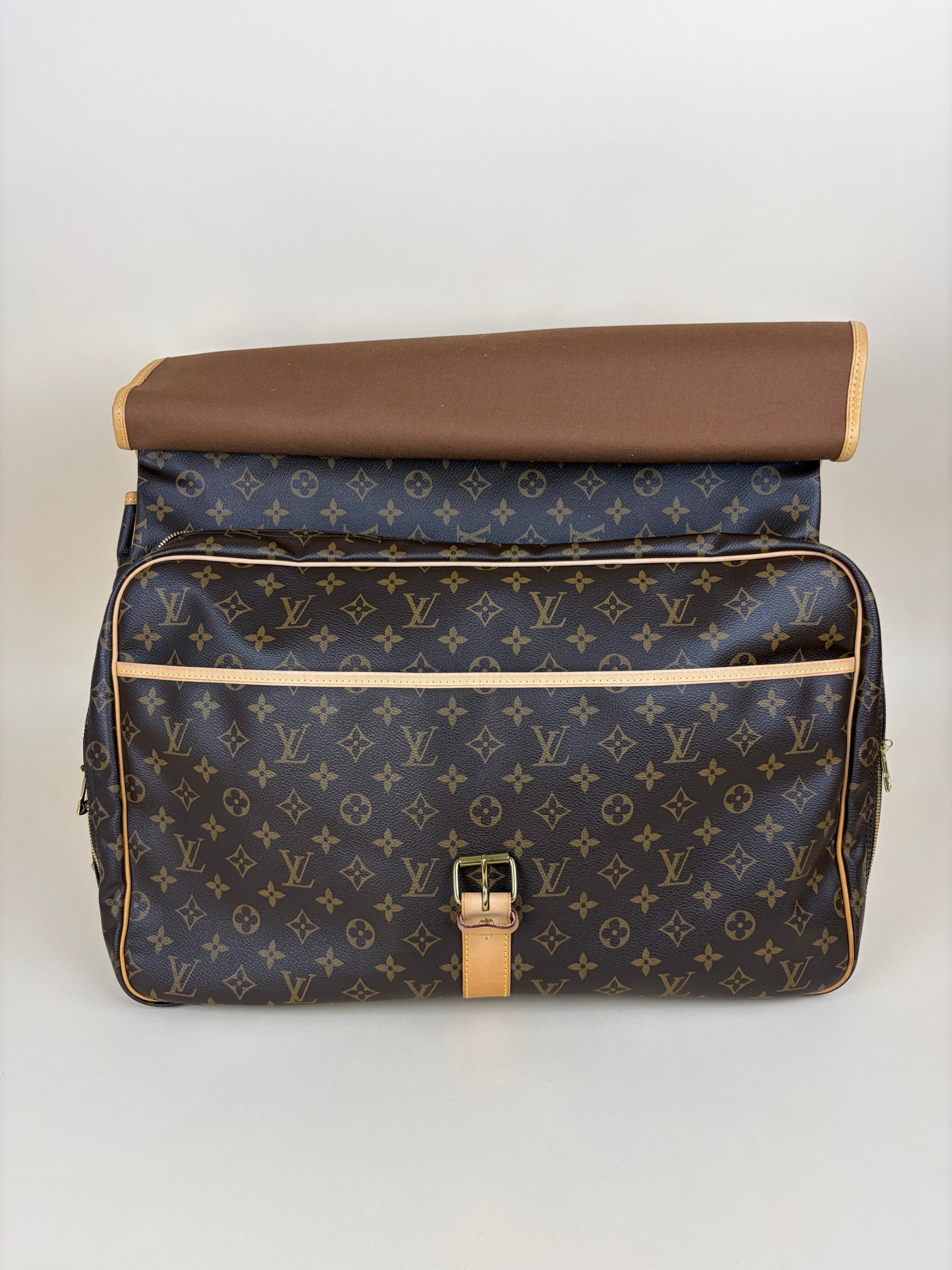louis Vuitton euro monogram canvas sac chasse haunting travel bag