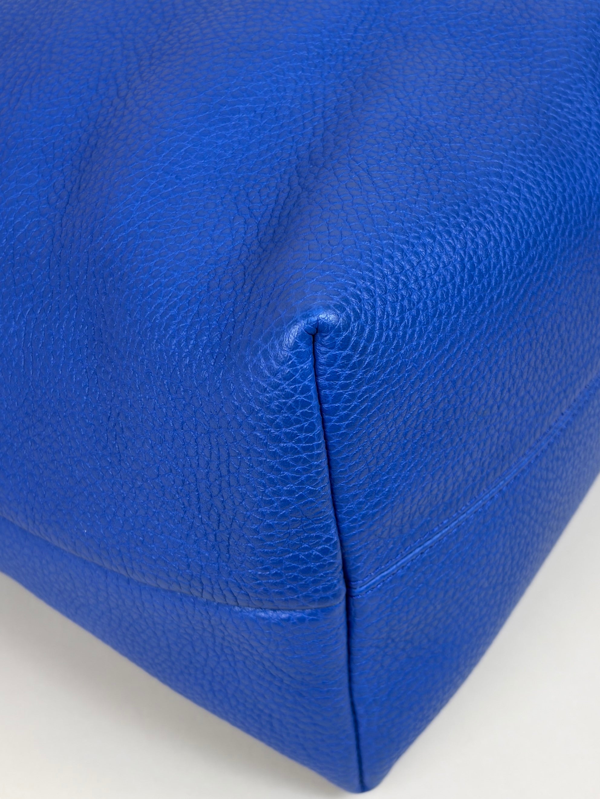 BURBERRY BLUE CALFSKIN medium cale hobo bag
