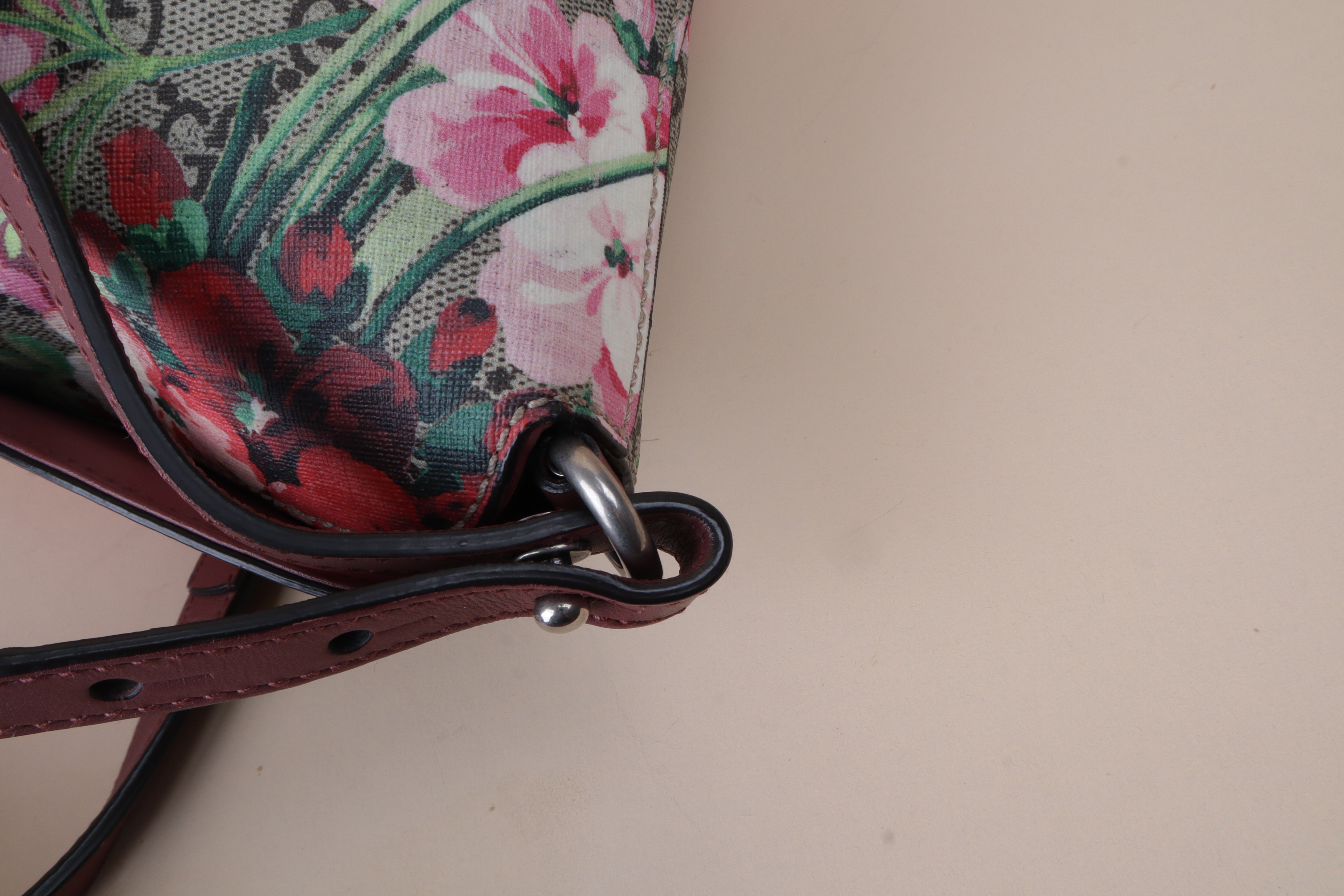 GUCCI GG multicolor supreme monogram blooms Linea fold over