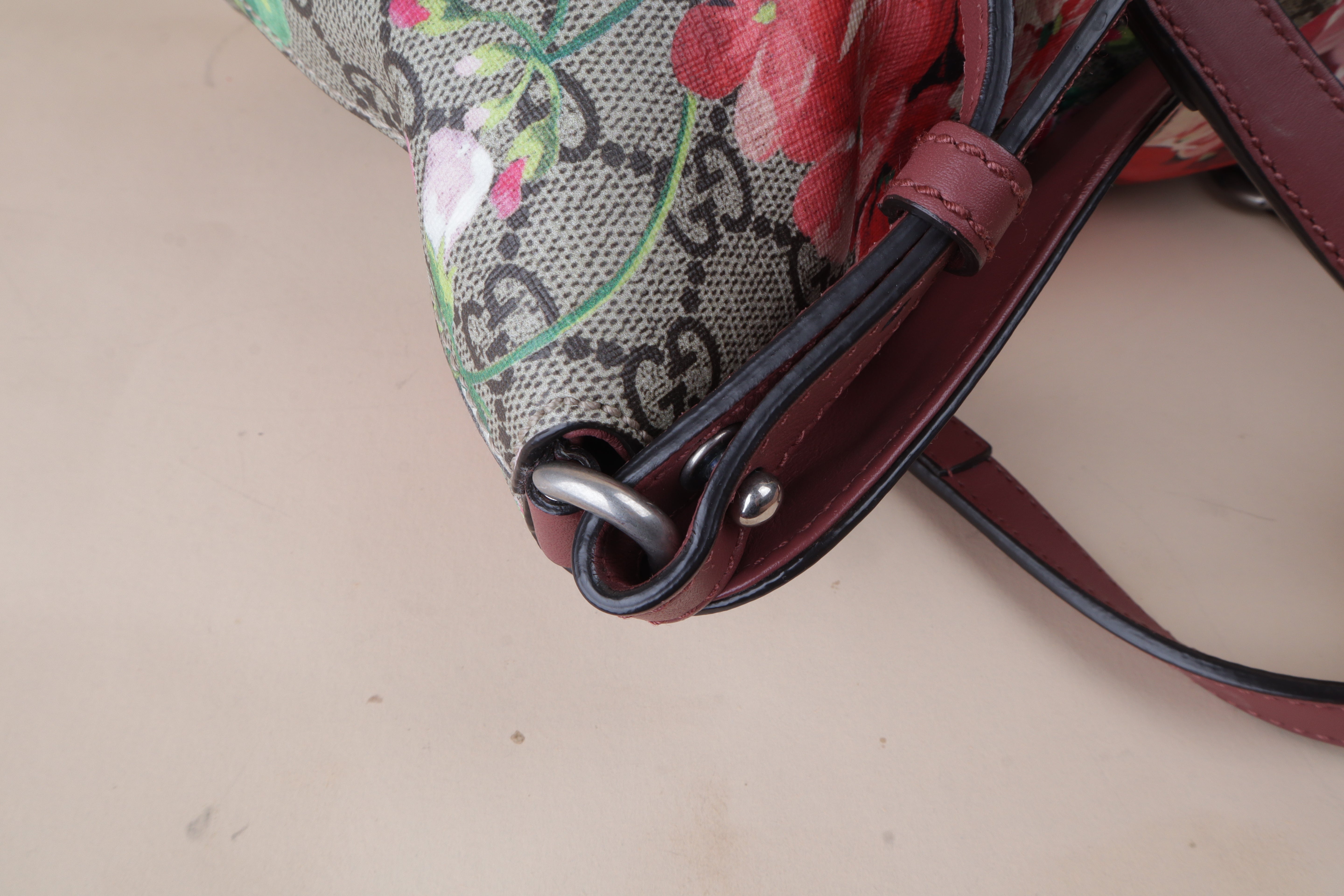 GUCCI GG multicolor supreme monogram blooms Linea fold over