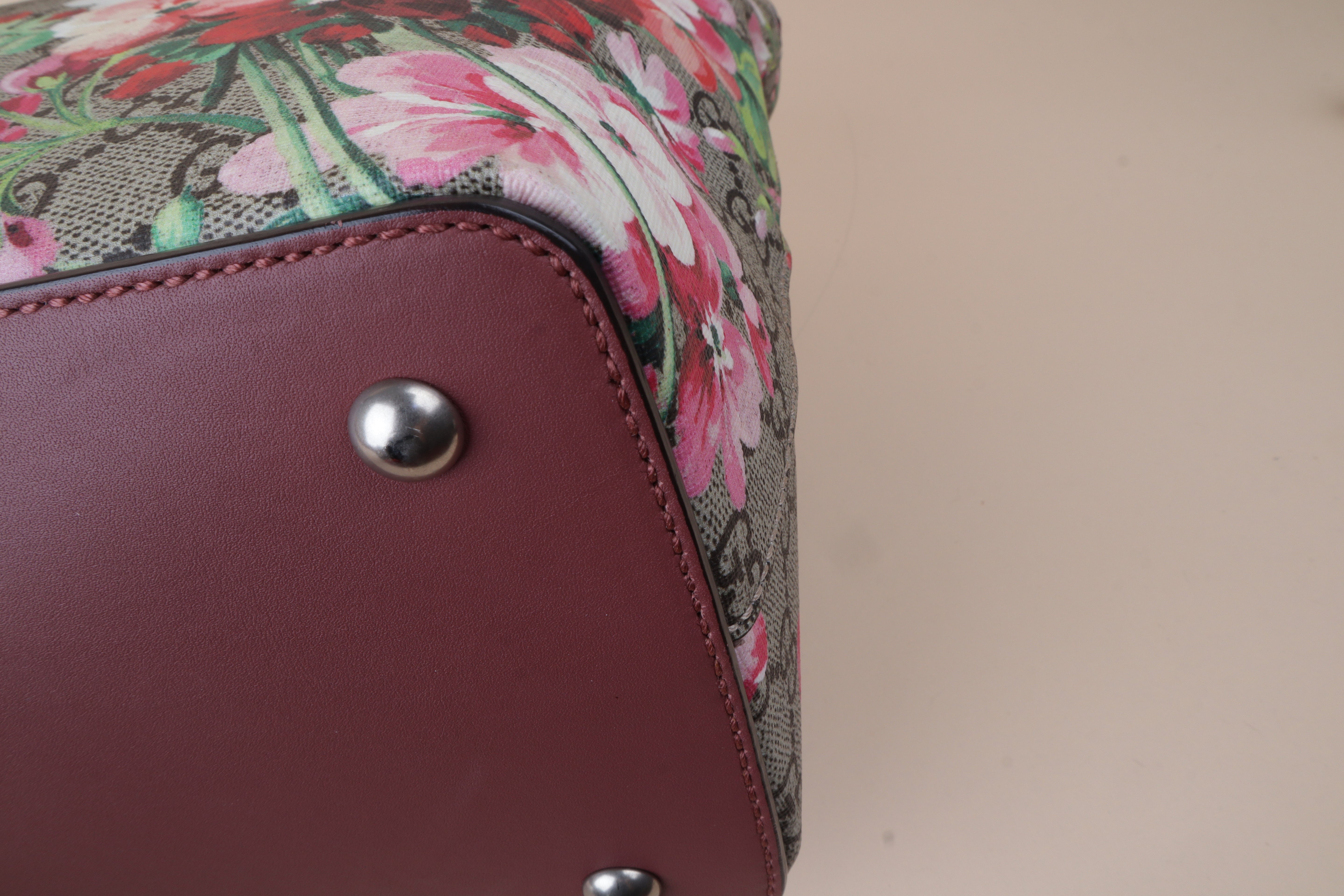 GUCCI GG multicolor supreme monogram blooms Linea fold over