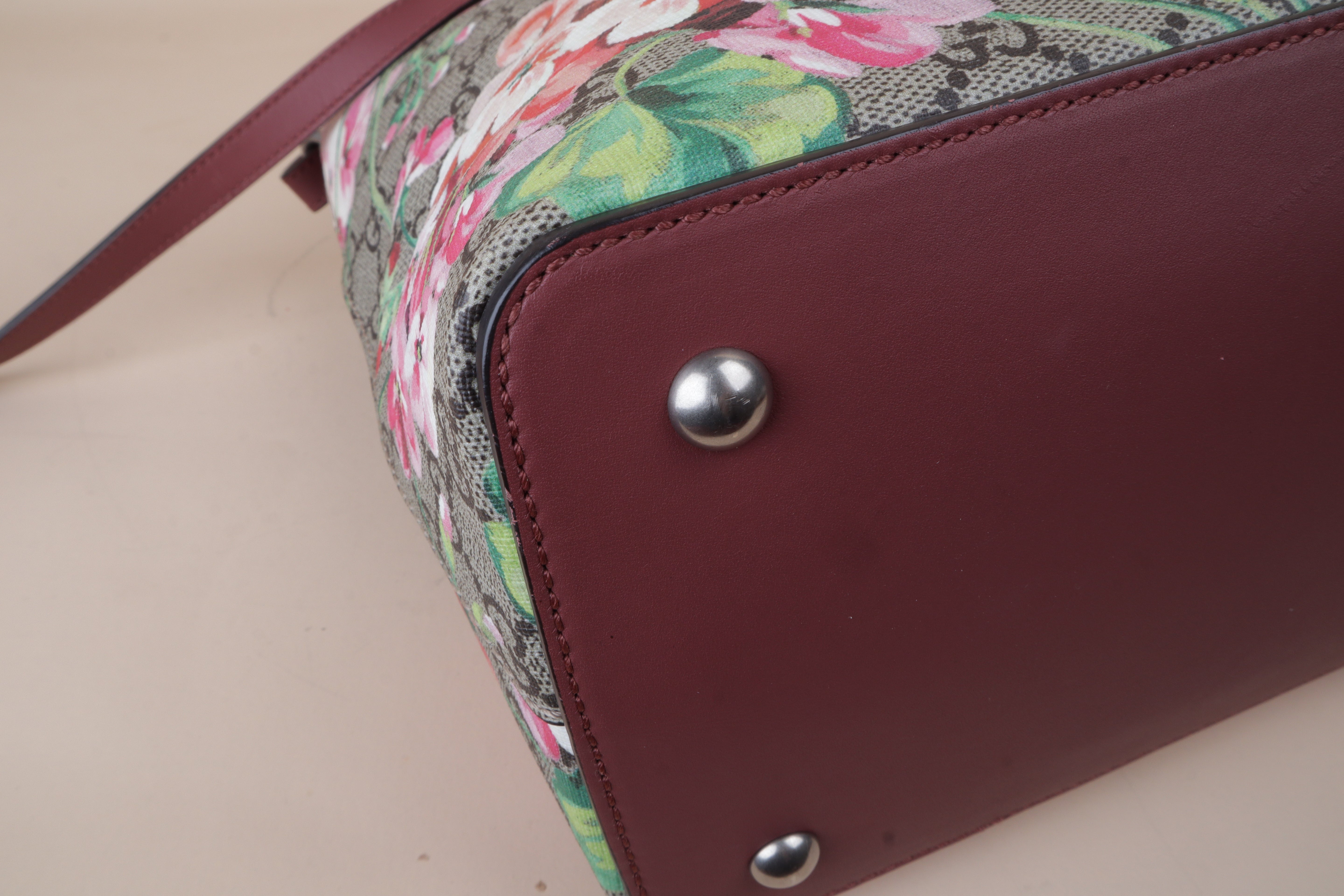 GUCCI GG multicolor supreme monogram blooms Linea fold over