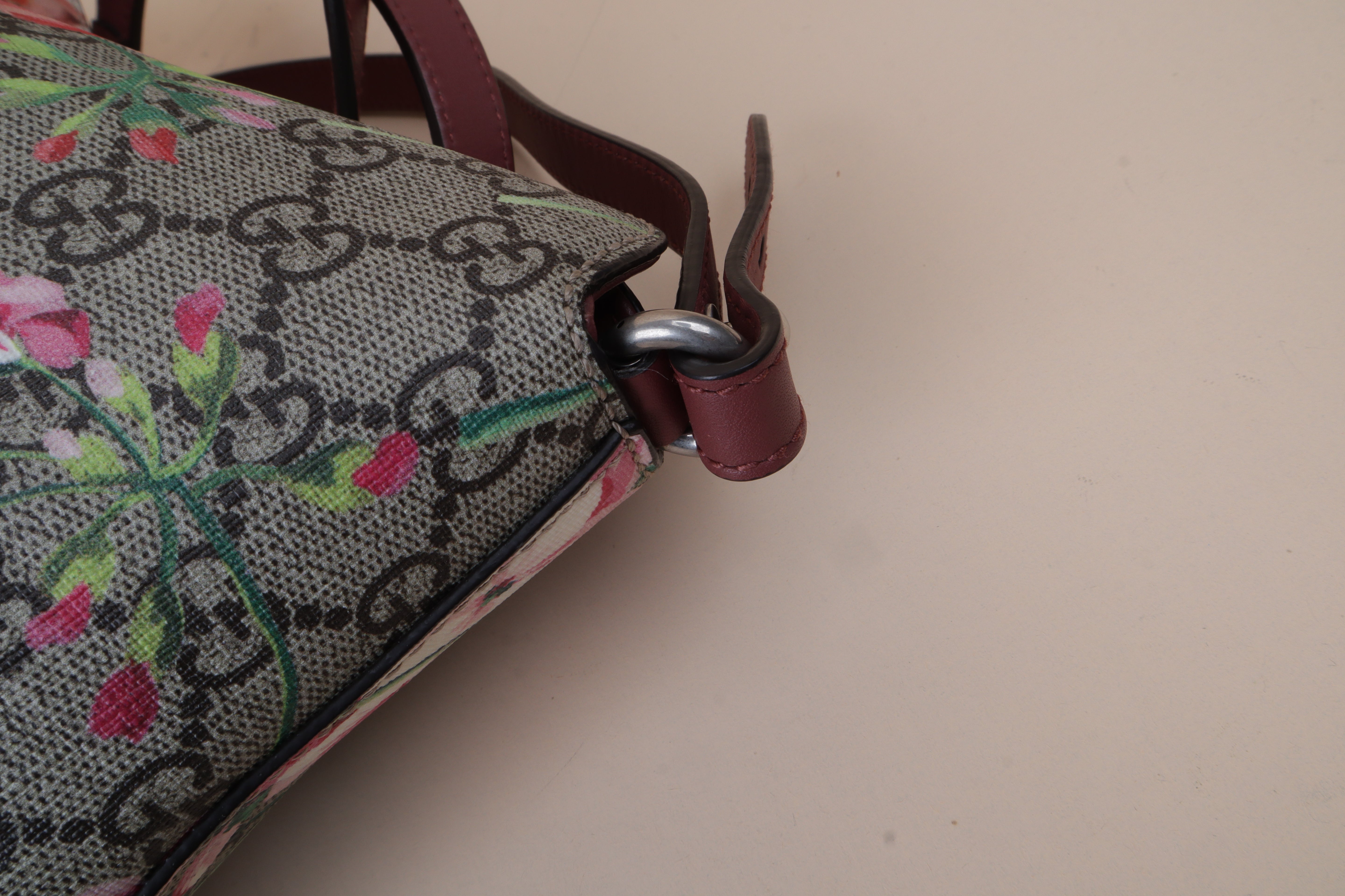GUCCI GG multicolor supreme monogram blooms Linea fold over