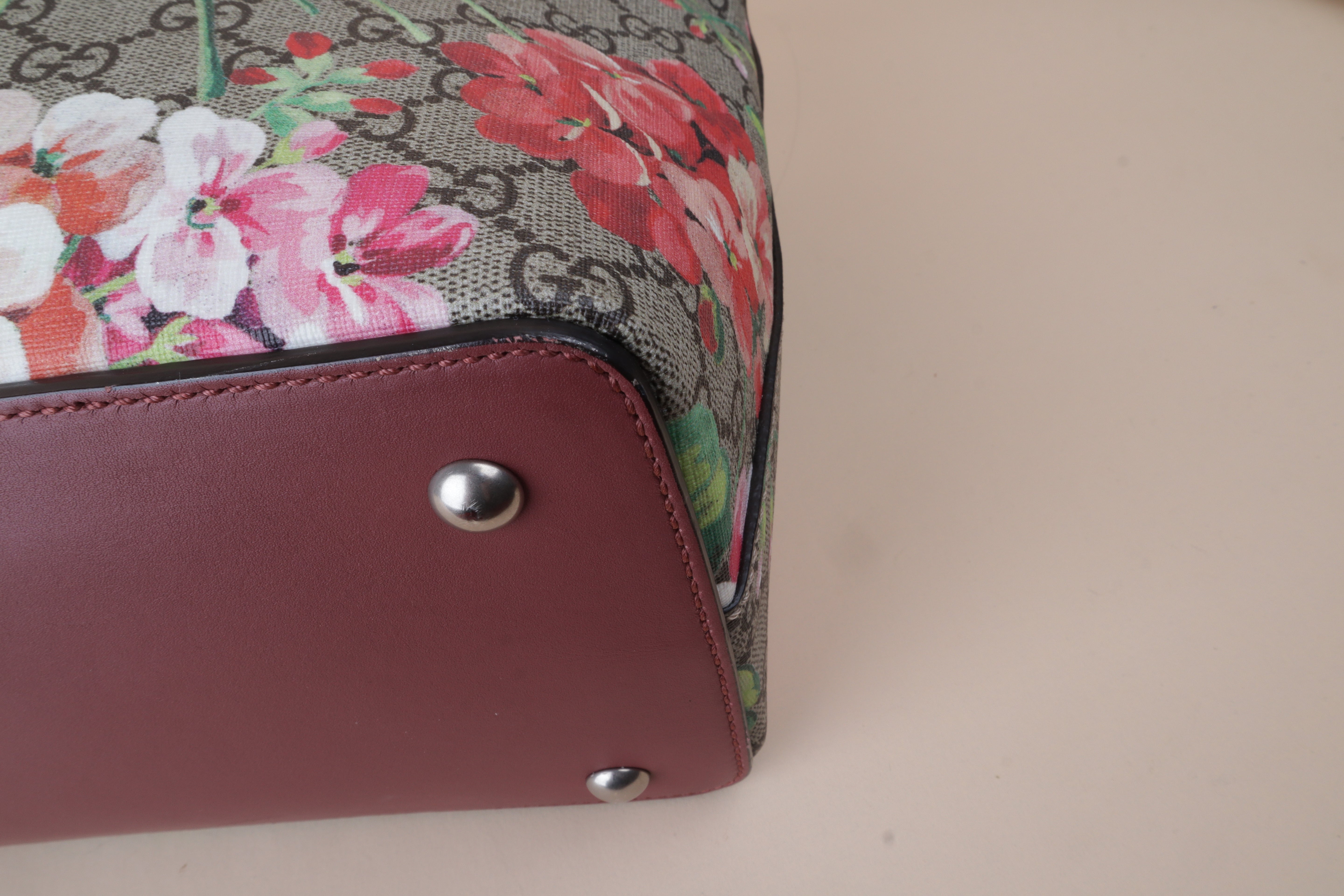 GUCCI GG multicolor supreme monogram blooms Linea fold over
