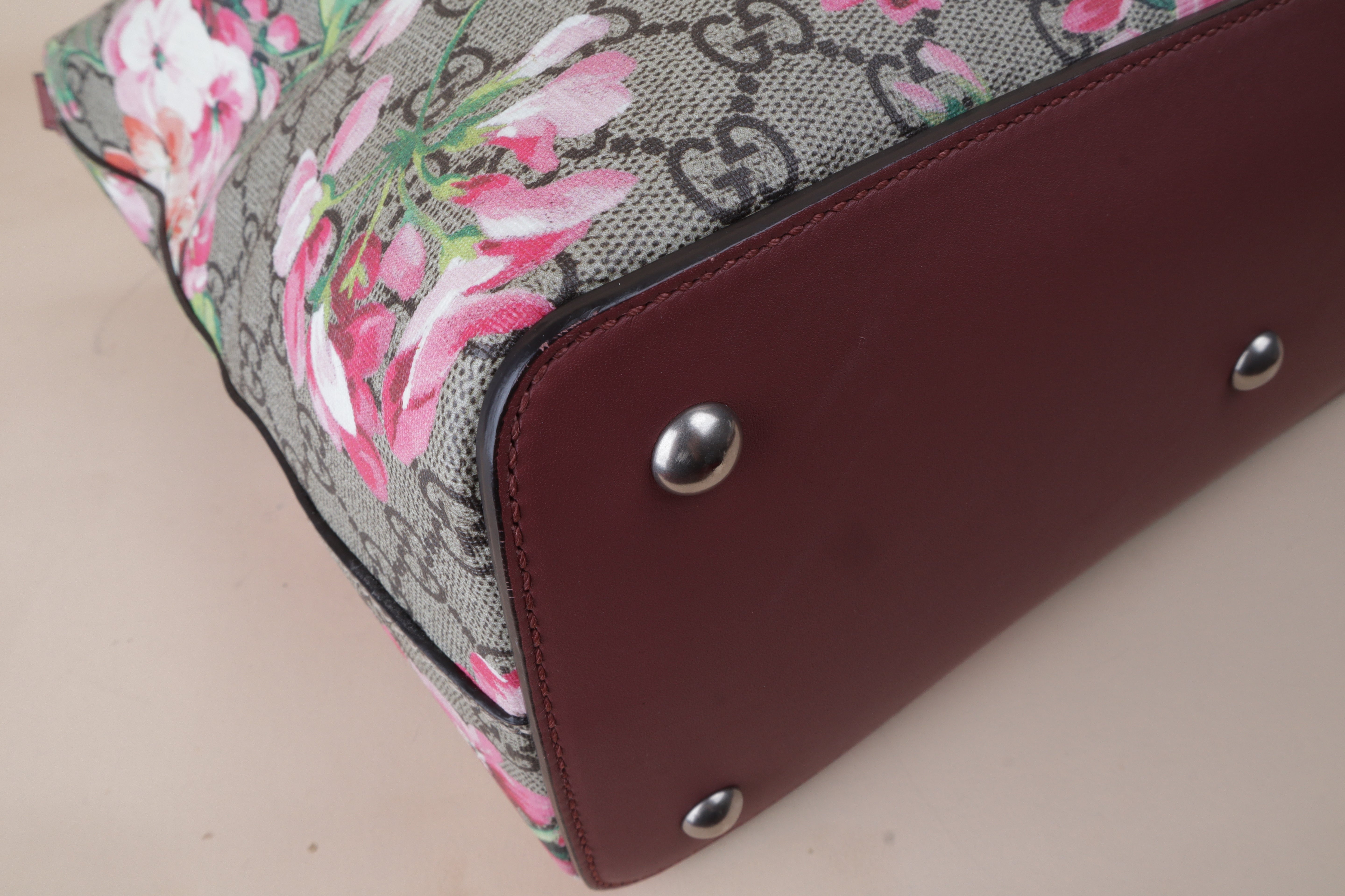 GUCCI GG multicolor supreme monogram blooms Linea fold over