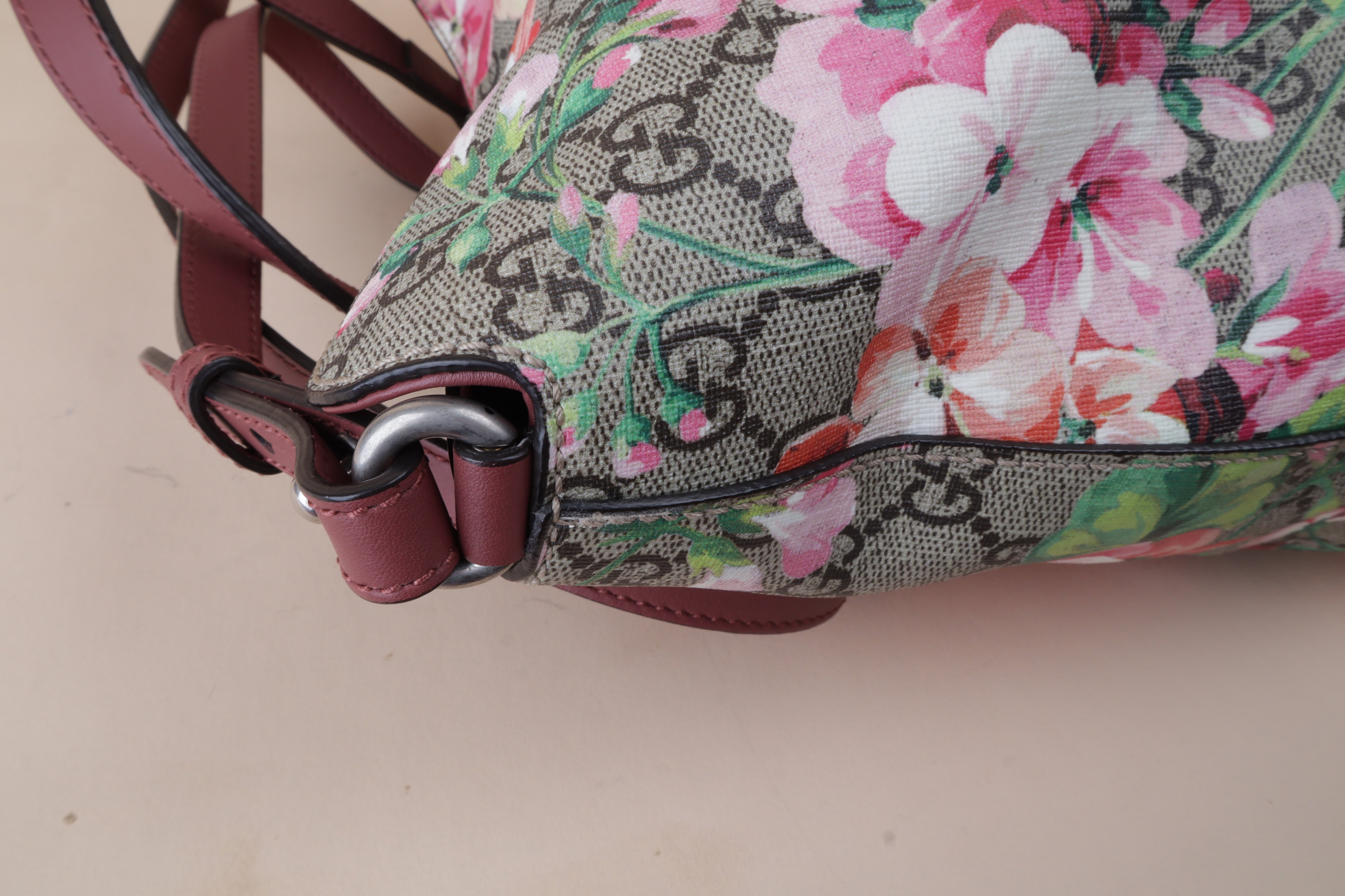 GUCCI GG multicolor supreme monogram blooms Linea fold over