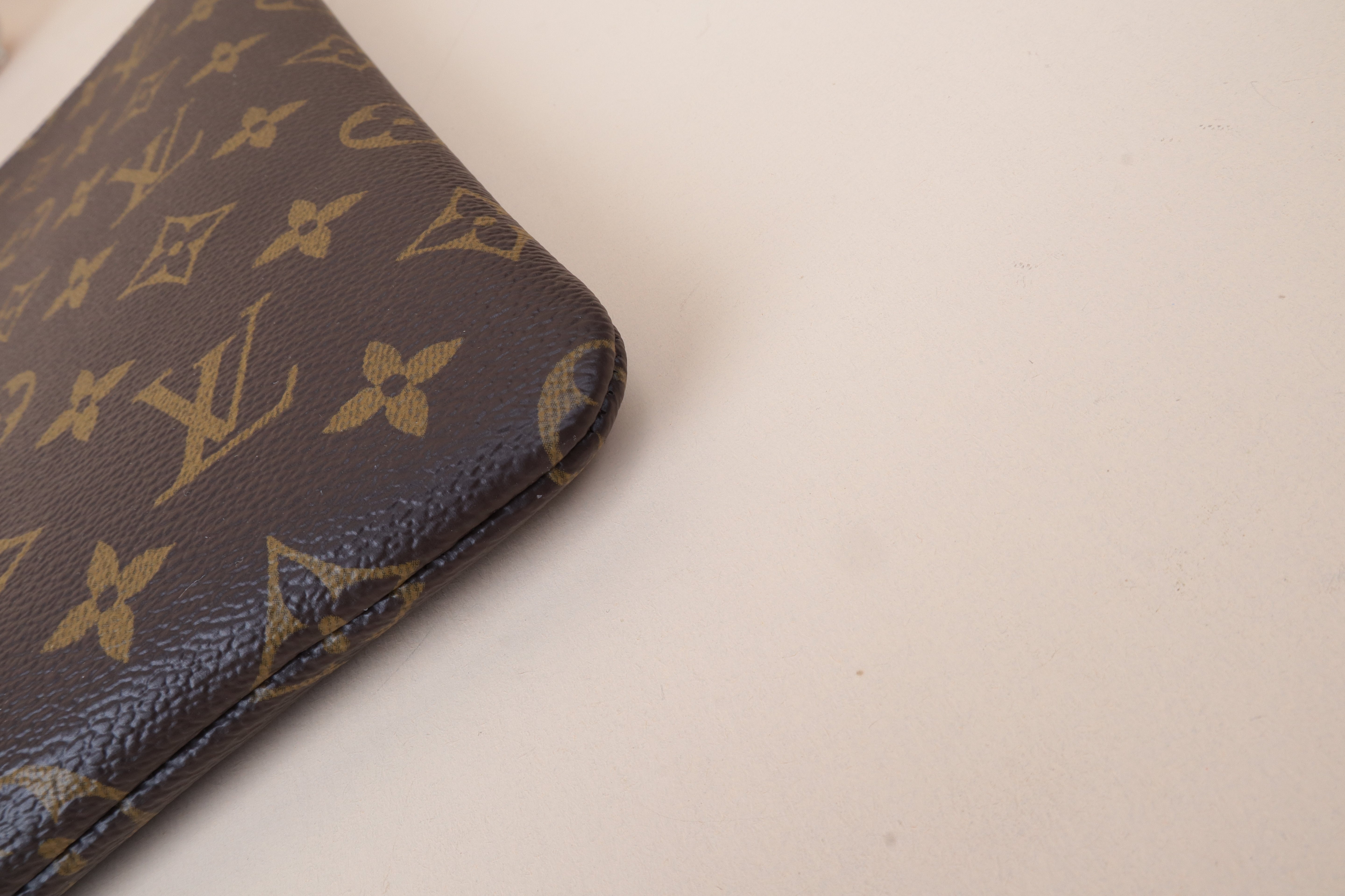 Louis Vuitton key l Monogram Zip Clutch