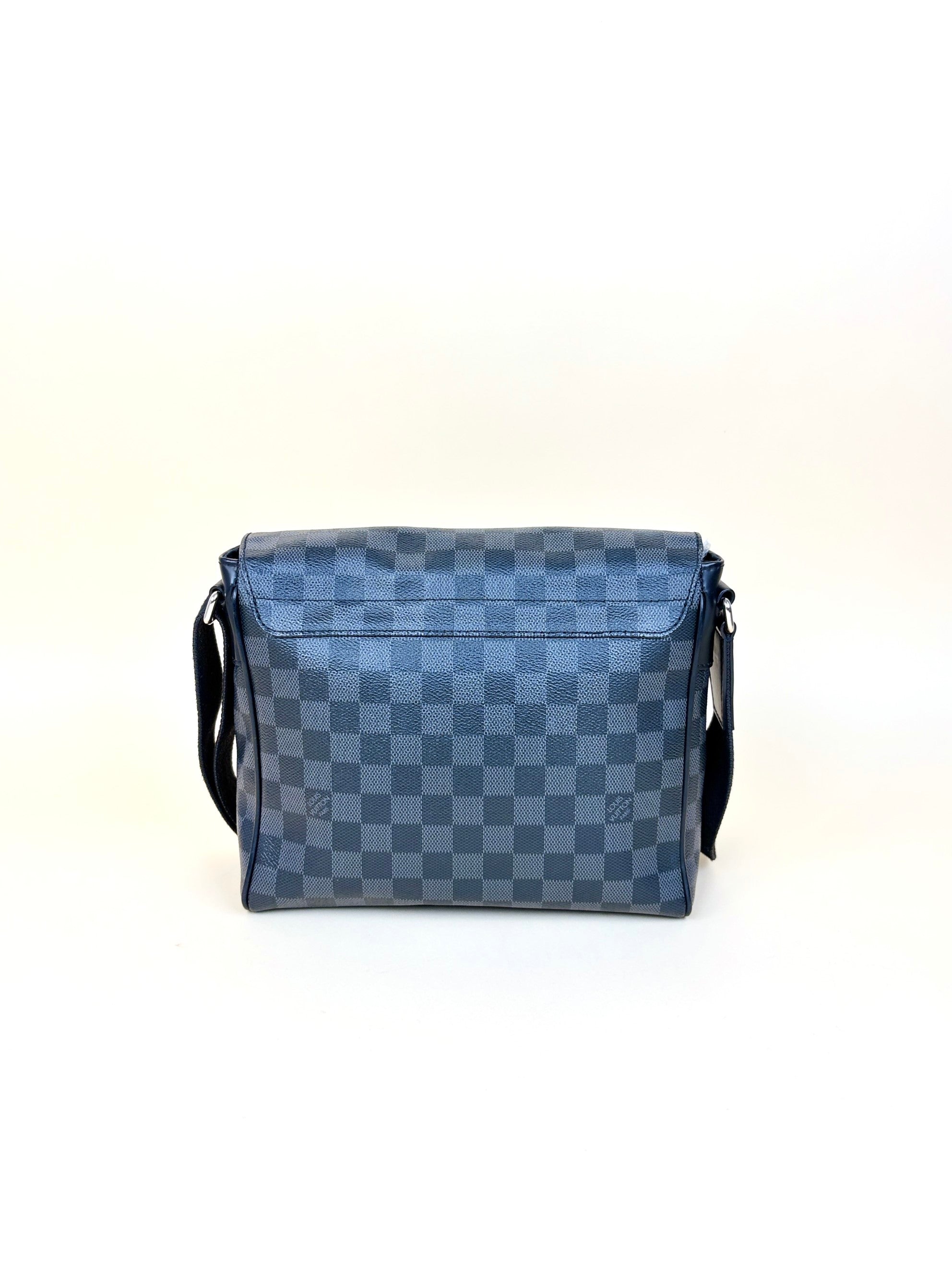 Louis Vuitton Damier Graphite District MM Messenger Bag