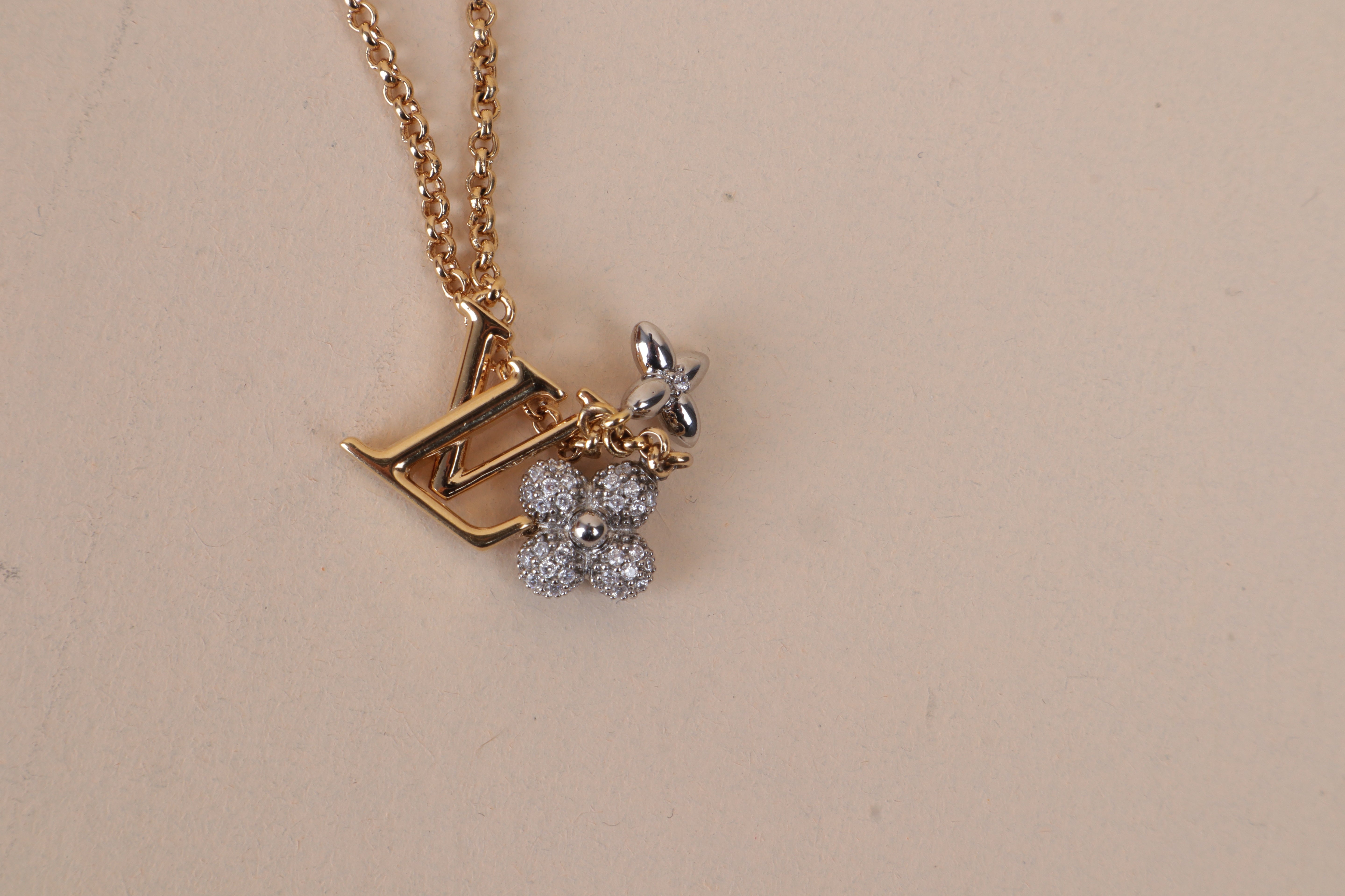Louis Vuitton Rose Gold AND white Color Sun flower Necklace